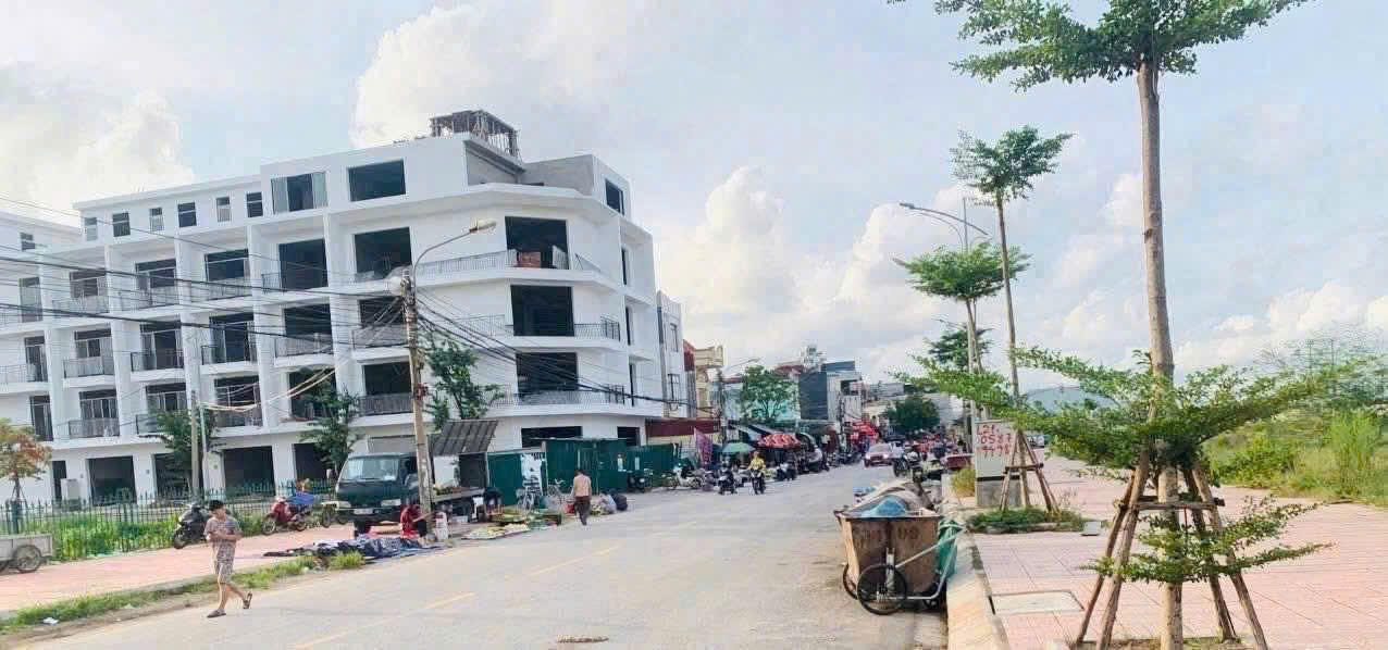 5DS246 🚨 **DUY NHẤT 1 LÔ ĐẤU GIÁ ĐỒNG NẺO – MẶT TIỀN HƠN 10M** 🚨