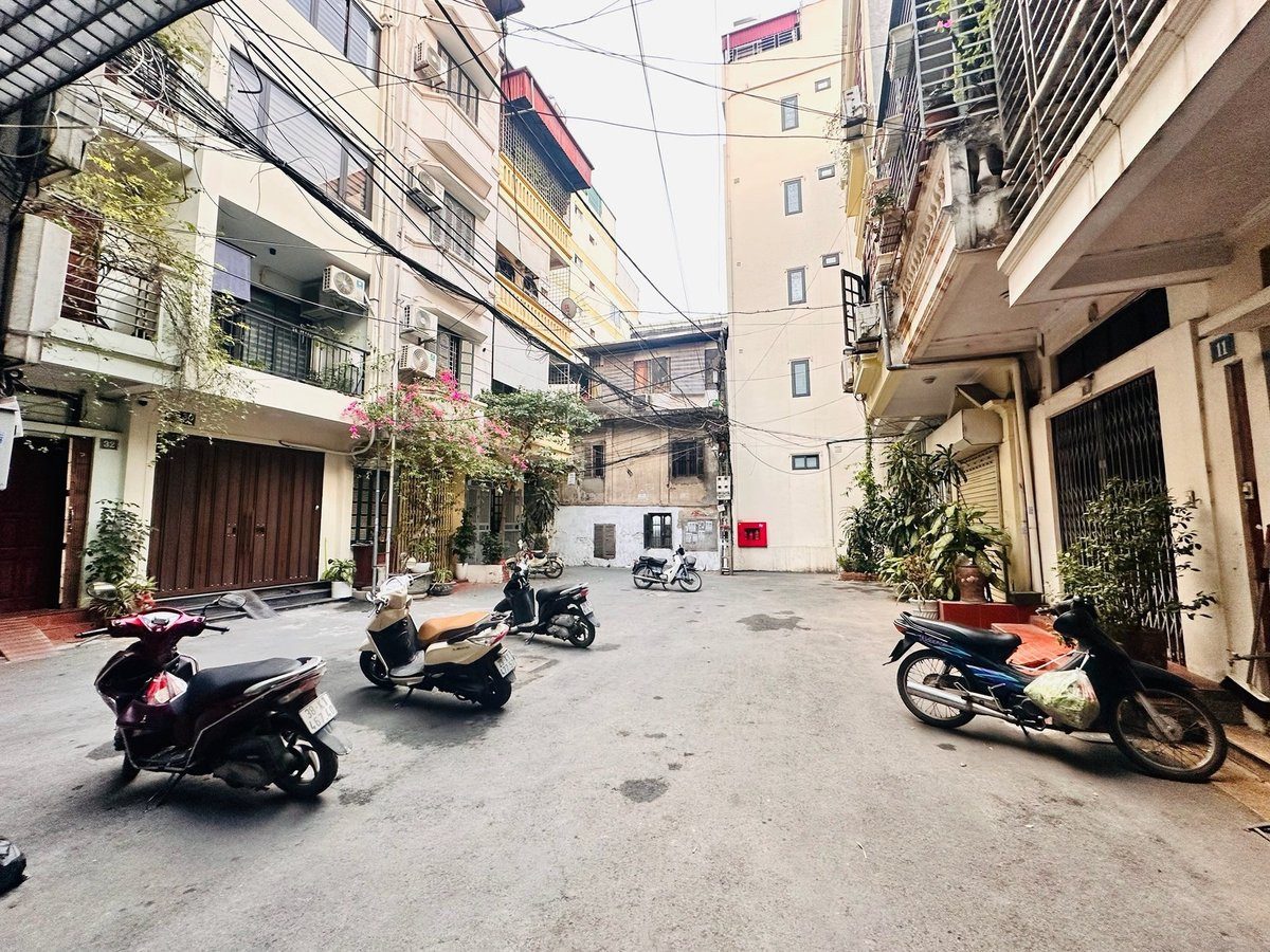- Nguyễn Lương Bằng - 20m ra MP. Lô góc 2 thoáng. Nhà dân xây chắc chắn đẹp. Ngay Ngã 6 Ô Chợ Dừa