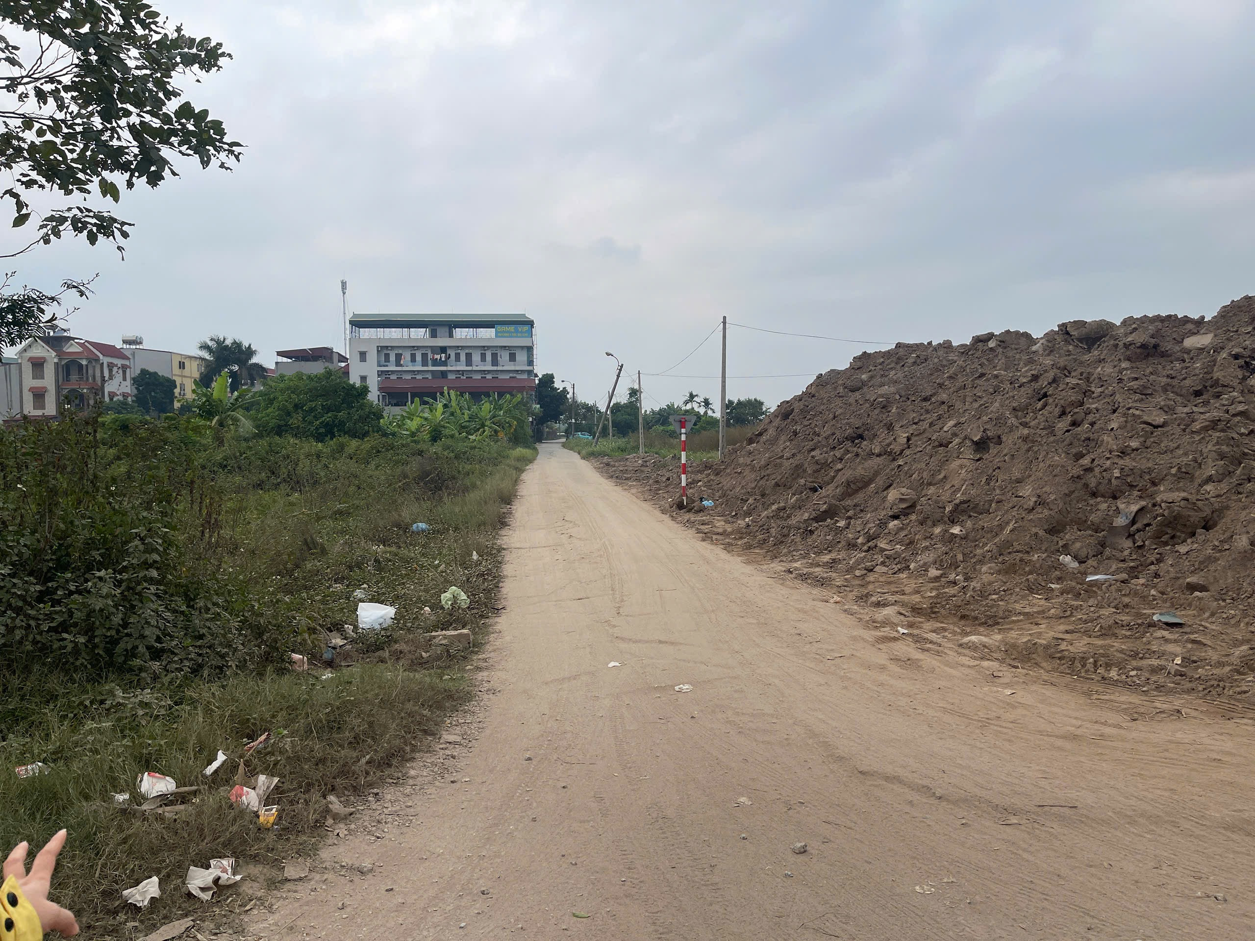 Bán 93.2m đất thổ cư làng vân mẫu vân dương. Cạnh đô thị him lam giai đoạn 2. Đường ô tô vào tận đất. Kinh doanh nhà trọ tốt. Phường nam sơn tỉnh bắc ninh