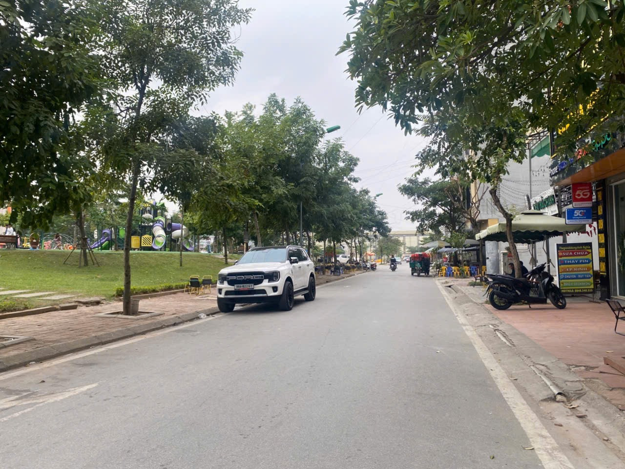 Bán nhà 3.5 tầng diện tích đất 72m nhìn công viên lãm làng. Thủ phủ khu công nghiệp quế võ. Phường nam sơn tỉnh bắc ninh