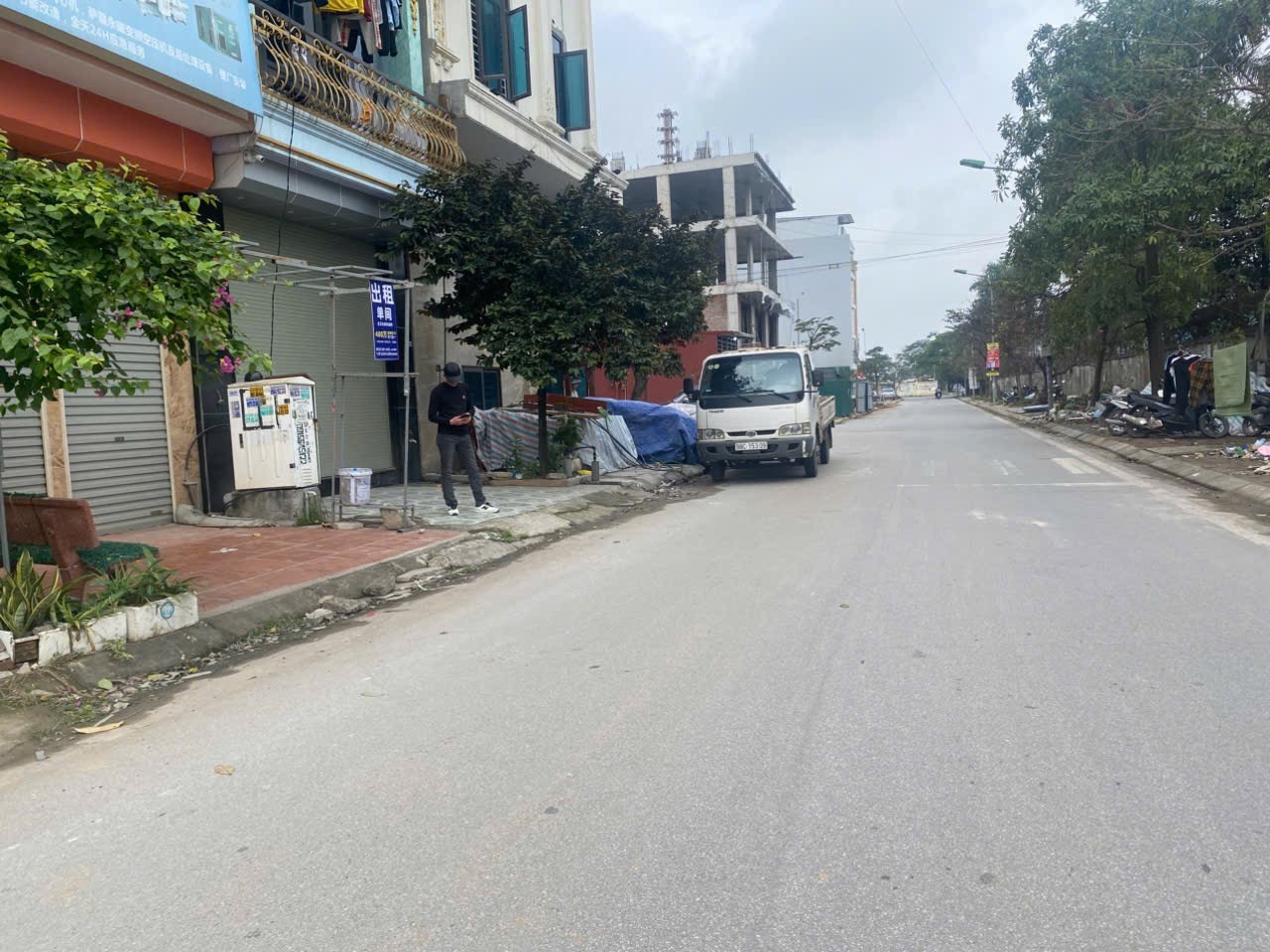 Bán đất lãm làng dãy CL4 nhìn KCN sau nhà là vườn hoa công viên. Diện tích 72m mặt tiền 4.5m hướng đông bắc. Phường nam sơn tỉnh bắc ninh