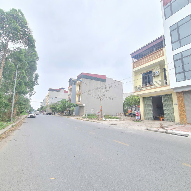 Bán 85m đất giãn dân chu mẫu 1. Đường 22.5m nhìn KCN. Cách quốc lộ 18 khoảng 200m. Phường nam sơn bắc ninh