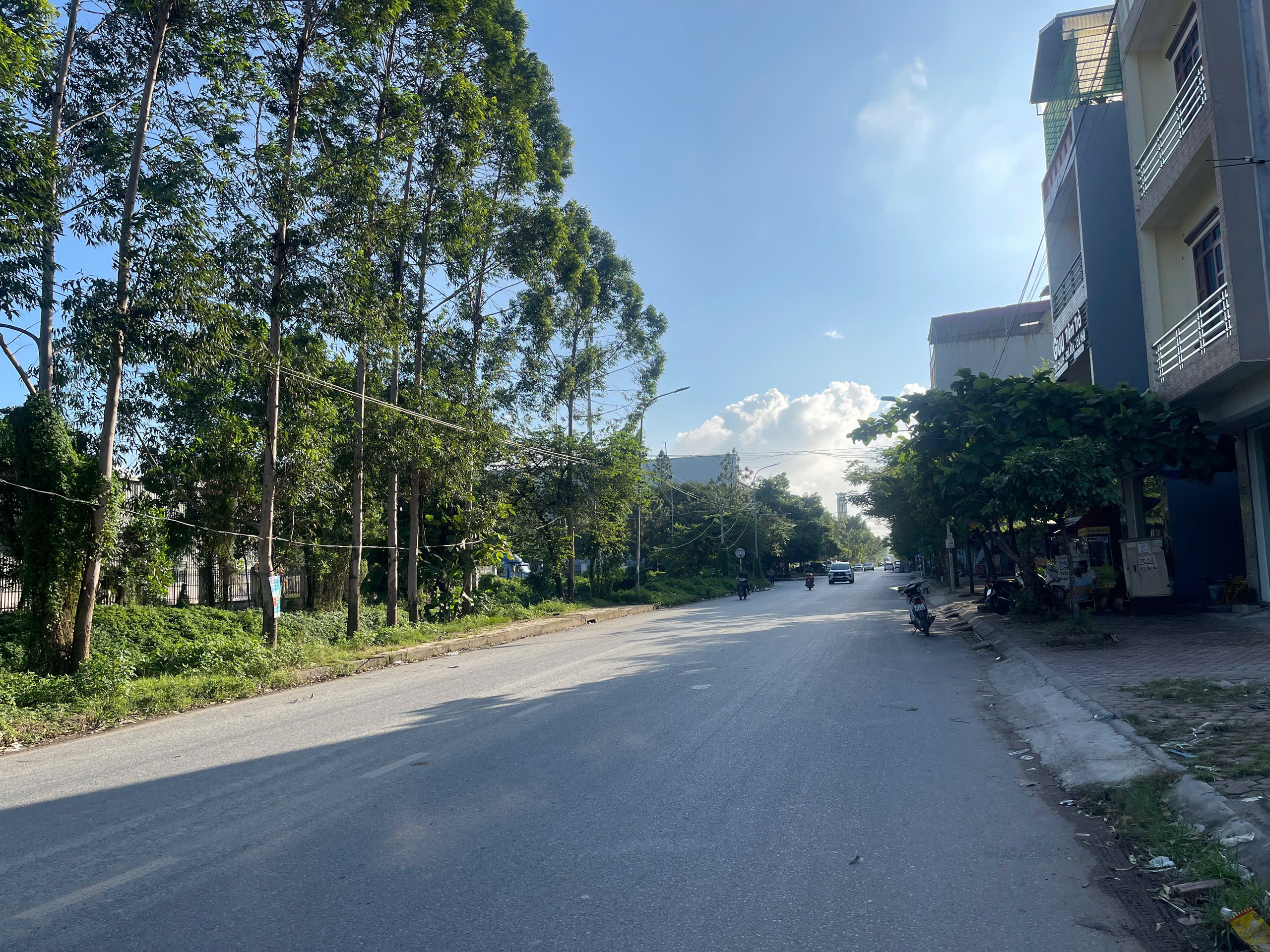 Bán 85m đất giãn dân chu mẫu 1 dãy F. Nhìn mương và khu công nghiệp. Kinh doanh sầm uất. Đường rộng 22m thông thẳng ra đường 18. Phường nam sơn bắc ninh