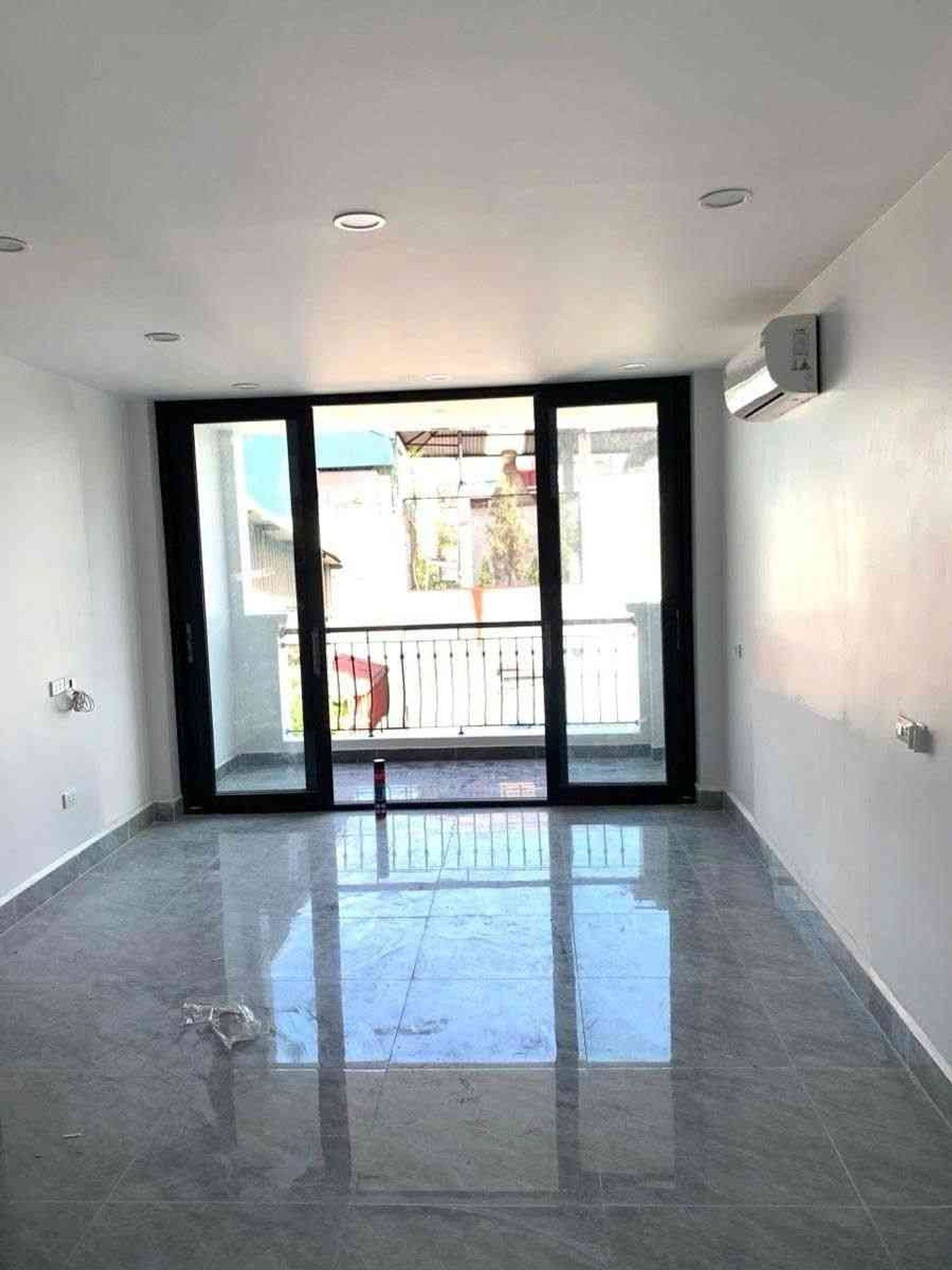 🔥 TÒA APARTMENT MỚI TINH – TRUNG TÂM ĐỐNG ĐA – THANG MÁY – Ô TÔ LÙI CỬA 🔥