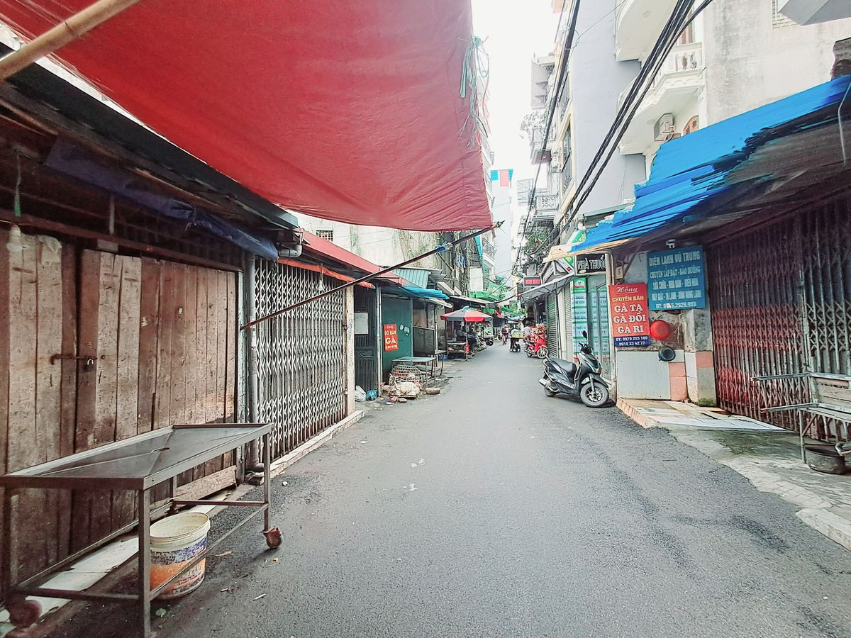 Bán Đất Lạc Long Quân. Cầu Giấy. Ô Tô. DT 358m2. MT 13m. Giá 105 Tỷ.