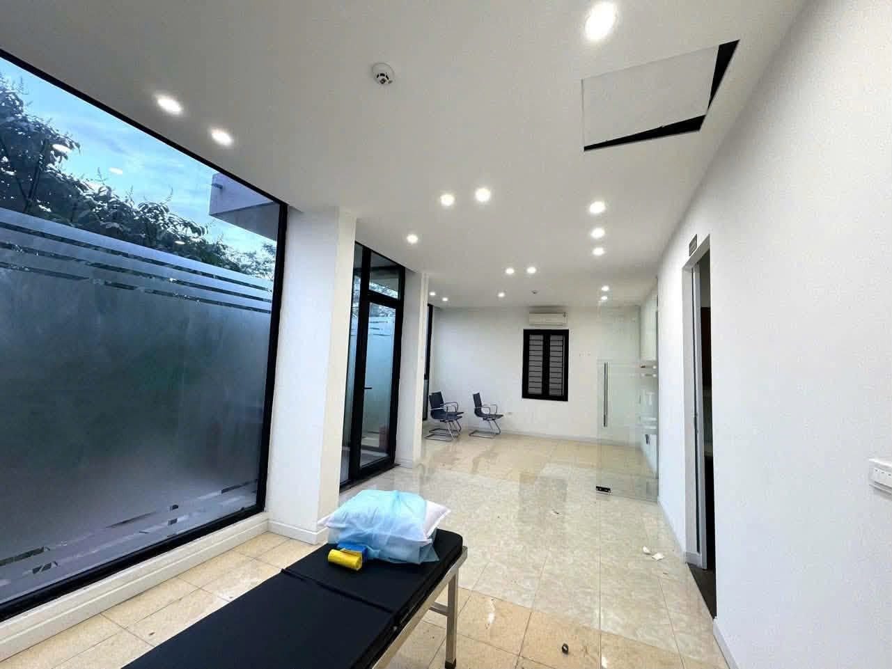 Cho thuê nhà mặt phố Nguyễn Đình Hoàn, Cầu Giấy 60M x 6T giá 38 triệu KINH DOANH TỐT