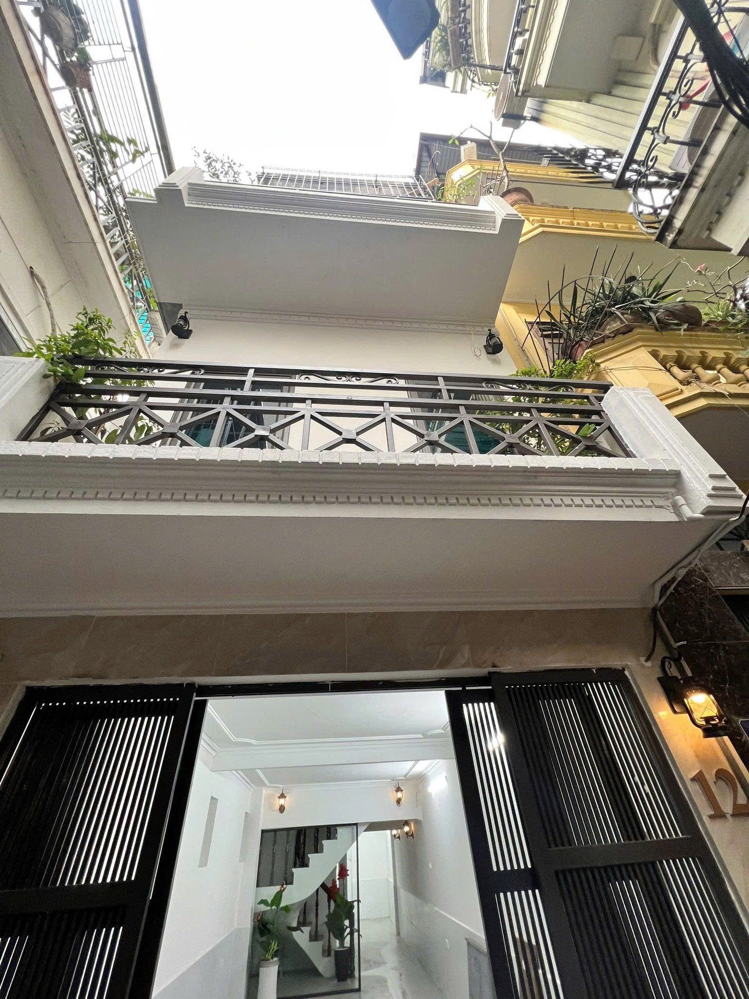 Cho Thuê Nhà Ngõ 3 Nguyễn Văn Huyên - Cầu Giấy 60M² 2 Tầng 3 Ngủ - Nội Thất CB - Giá Thuê 17tr
