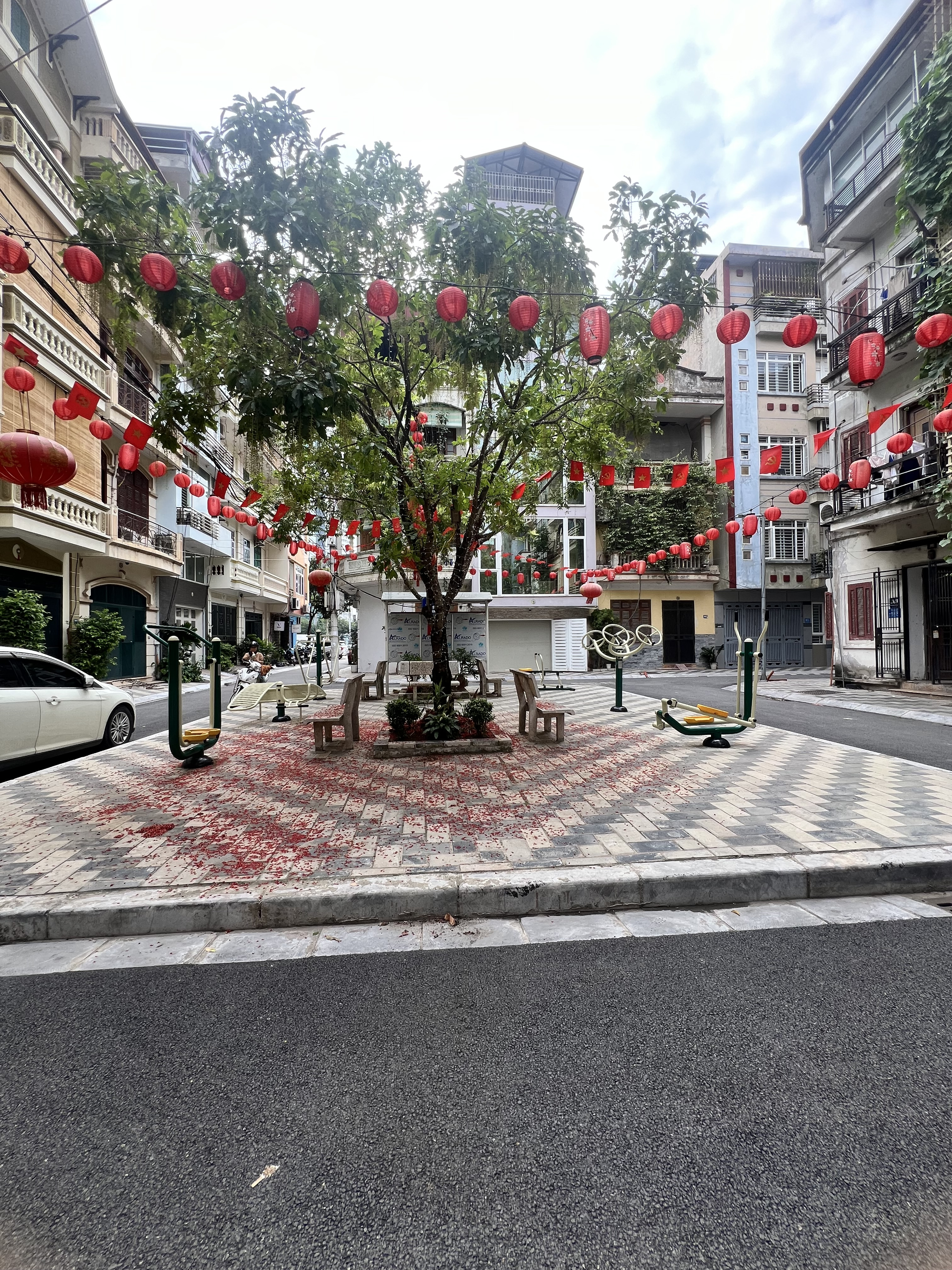 ☘️KHU PHÂN LÔ NGHĨA ĐÔ - LÔ GÓC MẶT TIỀN BỀ THẾ - TRƯỚC MẶT NHÀ THOÁNG VIEW SÂN CHƠI RỘNG - VỈA HÈ Ô TÔ TRÁNH DỪNG ĐỖ NGÀY ĐÊM

- DT 65 M - MT 5,5 M - 5 TẦNG 
- Giá nhỉnh 28 Tỷ 

📕Sổ đỏ đẹp sẵn giao dịch
- Anh Chị quan tâm LH :#Điệp_bđs_hà_nội ☎️ 09