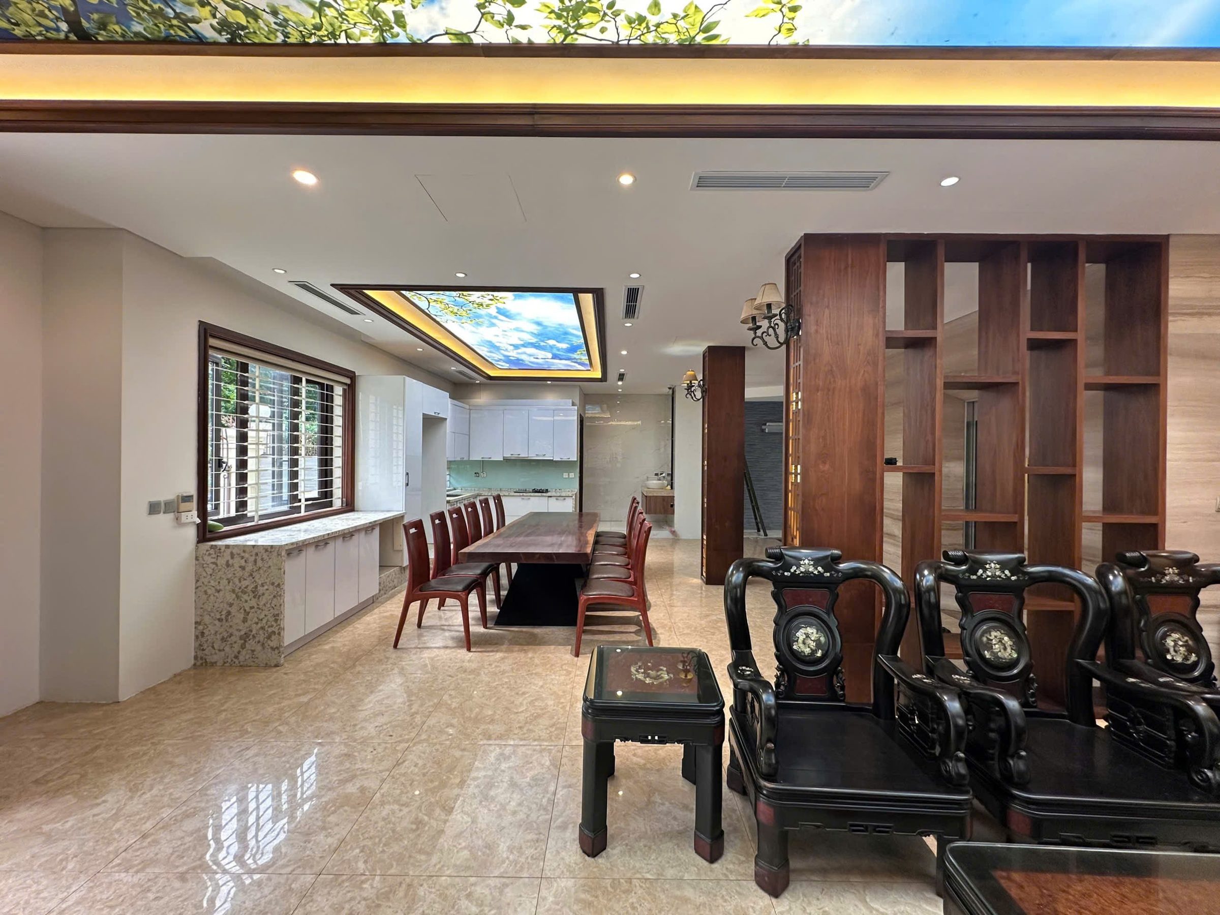Cho thuê BT LÔ GÓC Hoàng Quốc Việt, Cầu Giấy 220M x 4T (XD 120M) giá 65 triệu