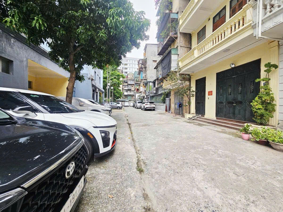 CẦN BÁN GẤP NHÀ HOÀNG QUỐC VIỆT, CẦU GIẤY, 2 THOÁNG TRƯỚC SAU, Ô TÔ TRÁNH ĐỖ NGÀY ĐÊM, KINH DOANH+Ở SƯỚNG, 55/62M2+4T+MT5,8M, GIÁ LỢN CHẾT 19,8 TỶ