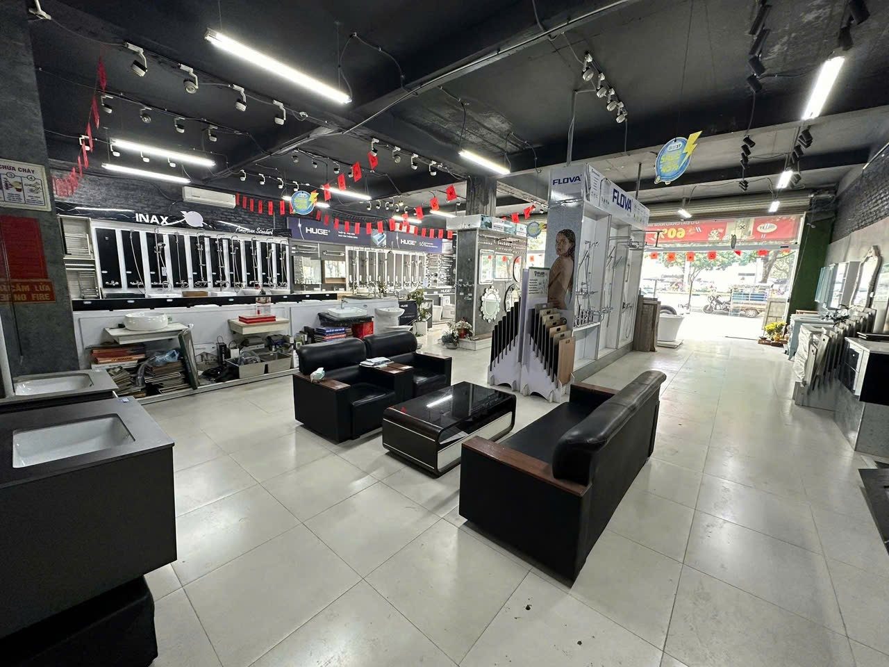 Cho Thuê Nhà Lô Góc Mặt Phố Phạm Văn Đồng 45M² 4 Tầng - Thông Sàn - Vỉa Hè 15M - Kinh Doanh Đa Dạng - Giá Thuê 30tr