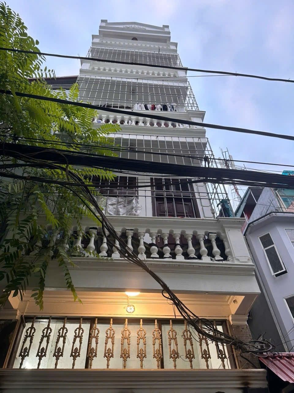 Cho Thuê Nhà Ngõ 173 Hoàng Hoa Thám 35M² 5 Tầng 4 Ngủ, Nội Thất CB - Ô Tô Đỗ Cửa - Giá Thuê 14,5tr