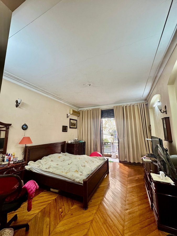 Bán Nhà Hoàng Hoa Thám. Ba Đình. Ô Tô. DT 78m2. MT 4.4m. 4 Tầng. Giá 30.2 Tỷ.
