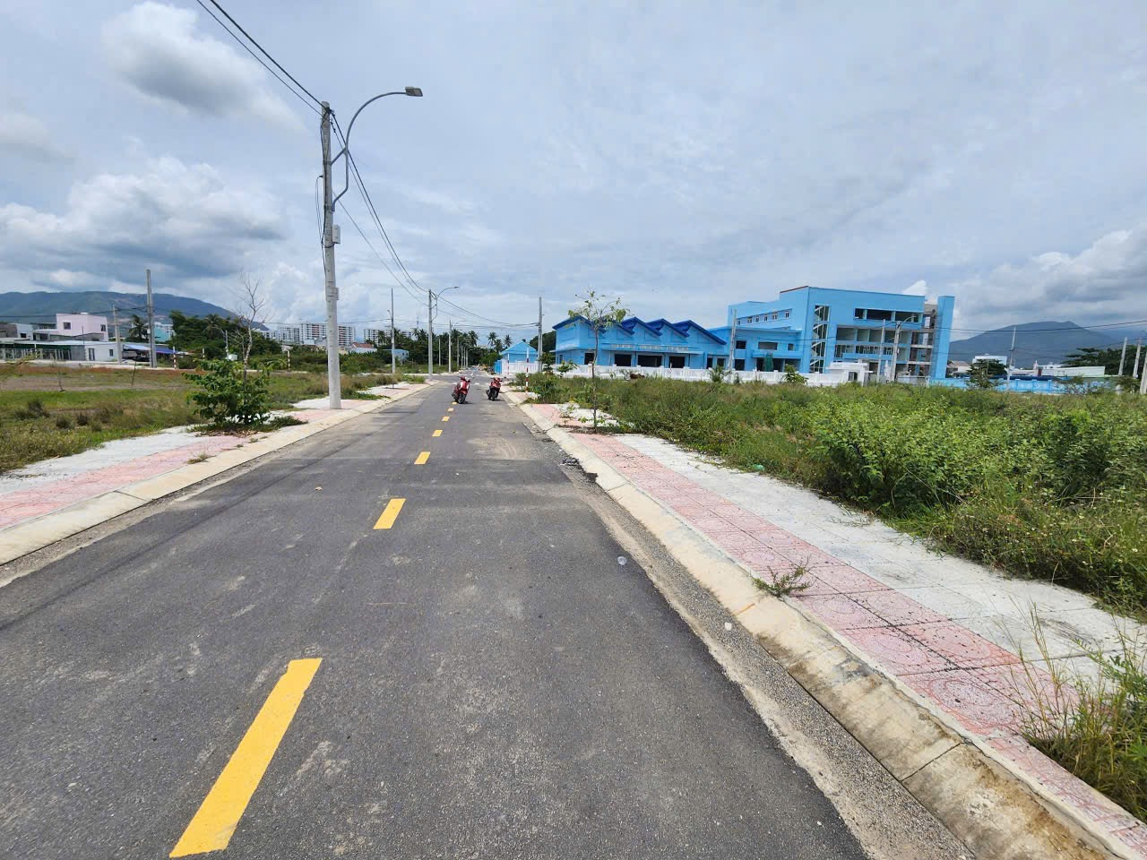 BÁN ĐẤT TĐC NGỌC HIỆP – TÂY NHA TRANG

• Diện tích: 99m² – ngang 4,5m
• Đường rộng 16m, ô tô tránh thoải mái