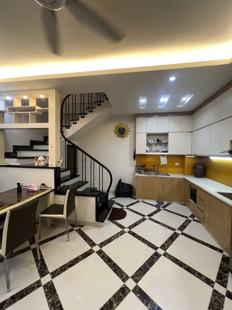 Bán Nhà Ngõ 67 Nguyễn Văn Cừ, Long Biên 40m2, 5T giá 7,55 tỷ (Cam kết chuẩn)