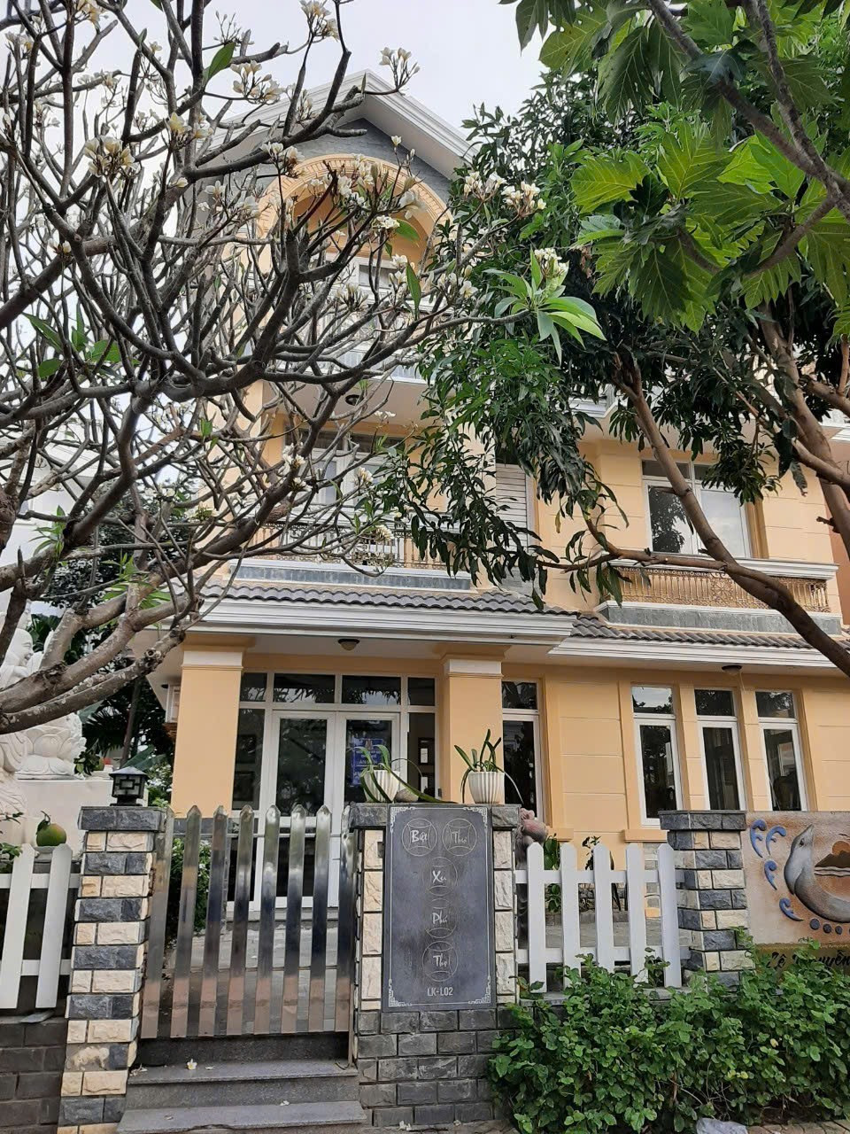 Siêu phẩm biệt thự An Viên - Khu đô thị biển đáng sống nhất Nha Trang ✨
 • Diện tích: 180m² ngag 12m
