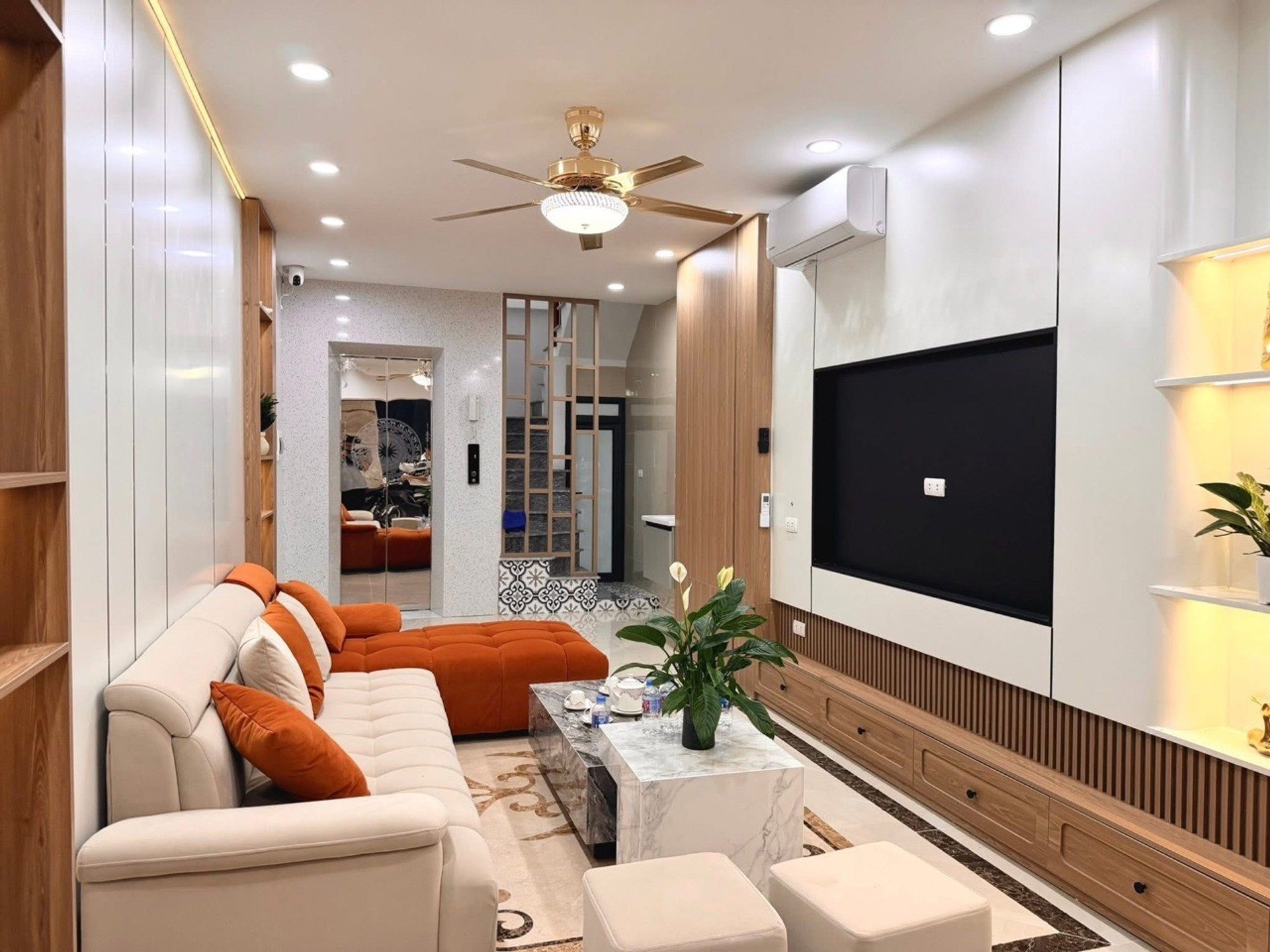 Bán nhà ngõ Quan Nhân Thanh Xuân – Giá 12.8 tỷ – DT 40m² x 6 tầng – Thang máy hiện đại, Full nội thất xịn, Sổ đỏ nở hậu vượng tài ( ảnh nhà thật)