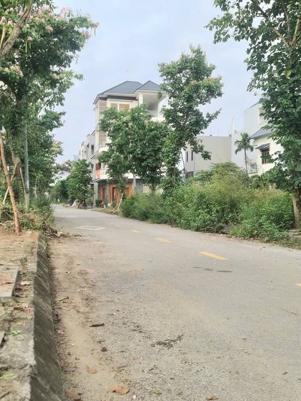Cần bán lô đất đẹp tại khu đô thị phía Tây Cầu Phú Lương, Phường Nhị Châu, TP Hải Dương.