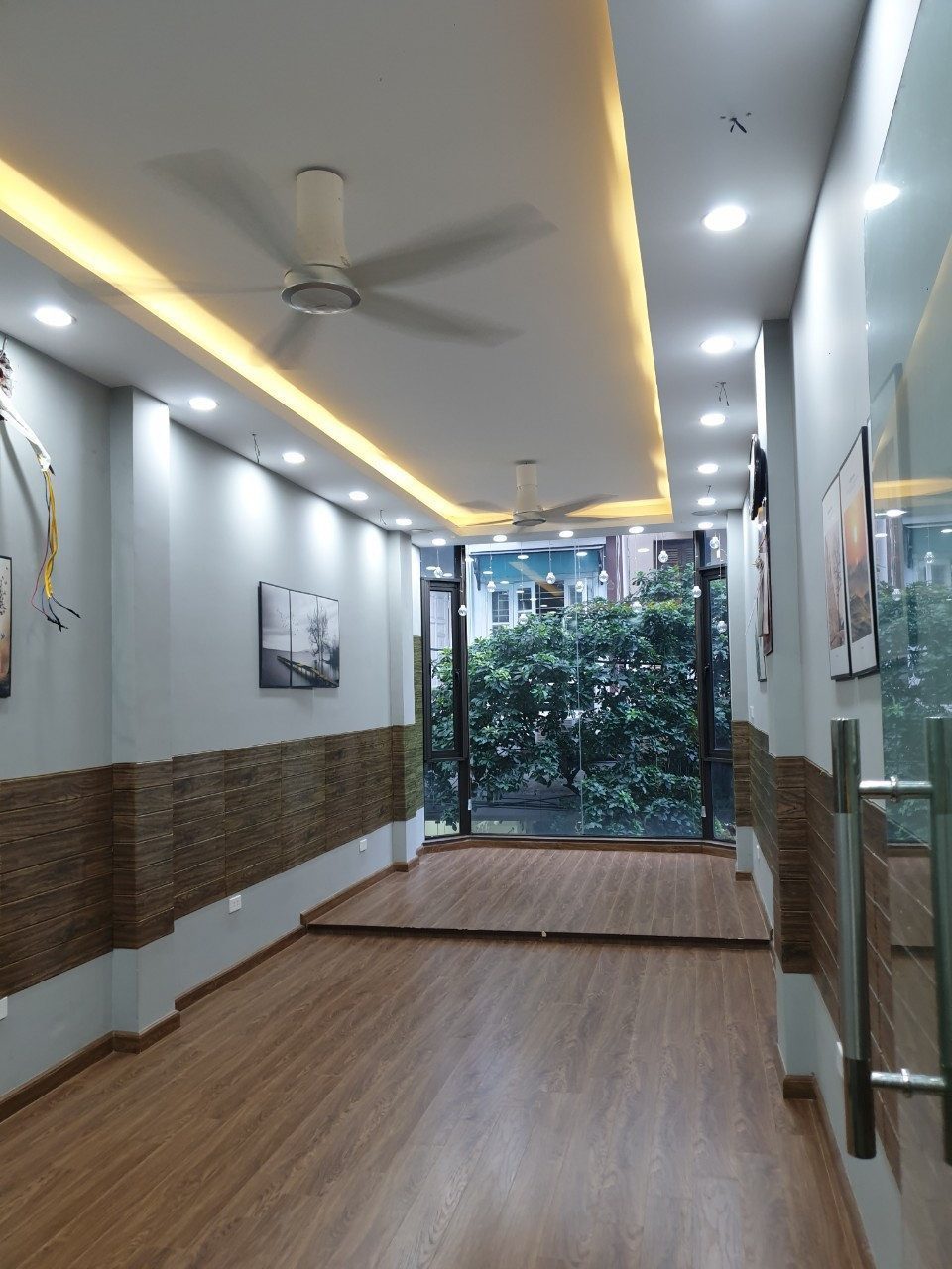 CHÍNH CHỦ bán mặt bằng KD 5 tầng, MB 32m2, ô tô đỗ cửa, KD tốt, mặt ngõ phố Võ Văn Dũng, Quận Đống Đa