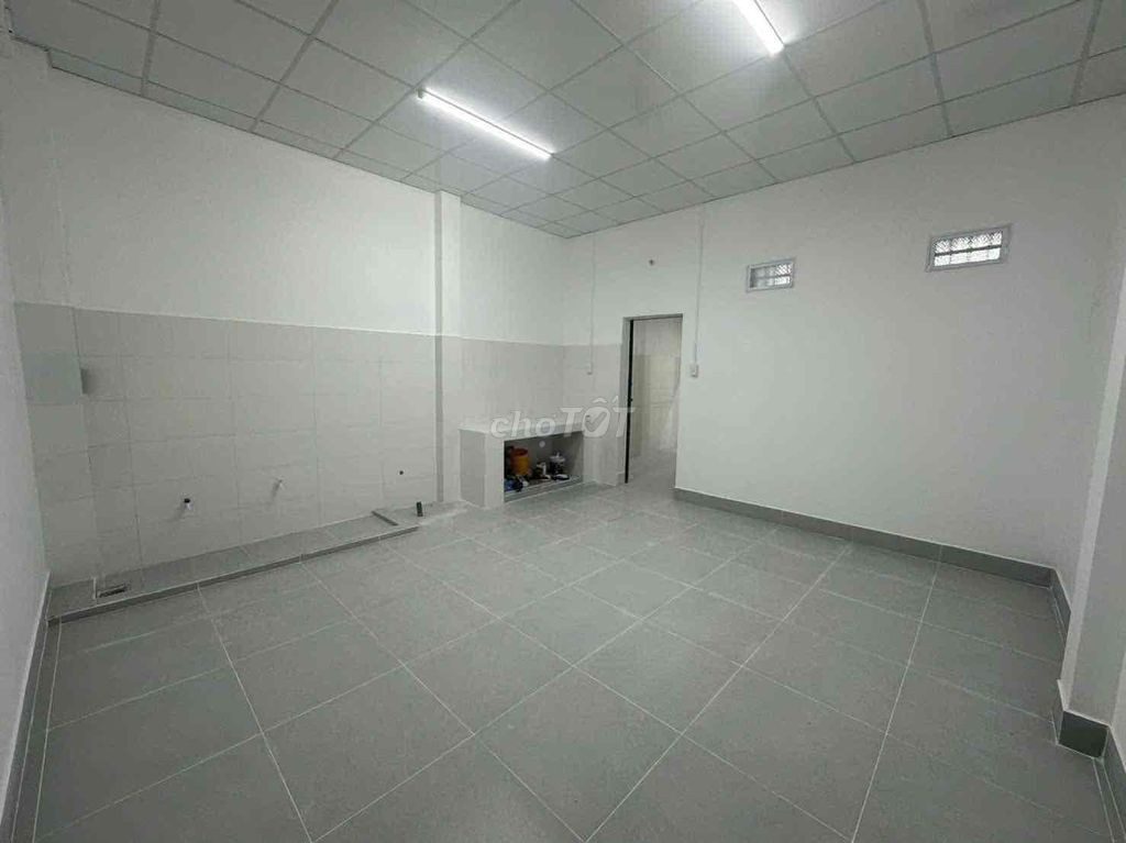 Cho thuê mặt bằng ngang 6 180m2 gần ngã 6 Chùa Bà