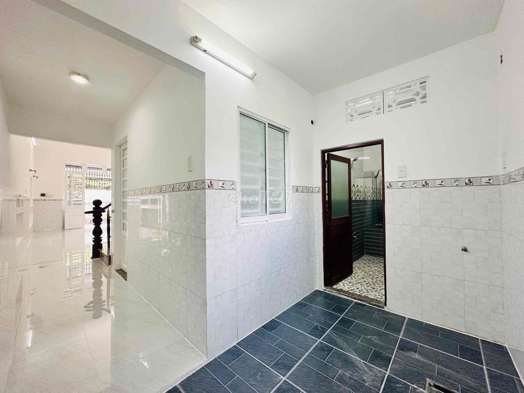 BÁN NHÀ PHƯỜNG PHÚ HOÀ CŨ GẦN CHỢ, TRƯỜNG HỌC