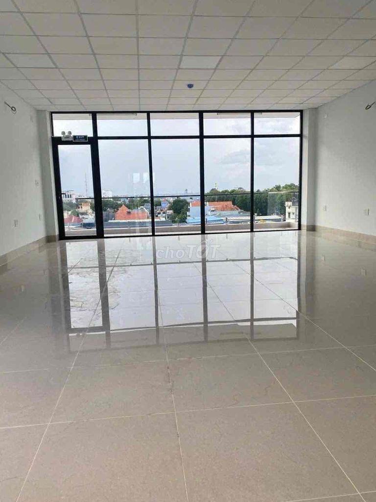 Mặt Tiền Đại Lộ Bình Dương Mới gần Becamex tower có pccc ,thang máy