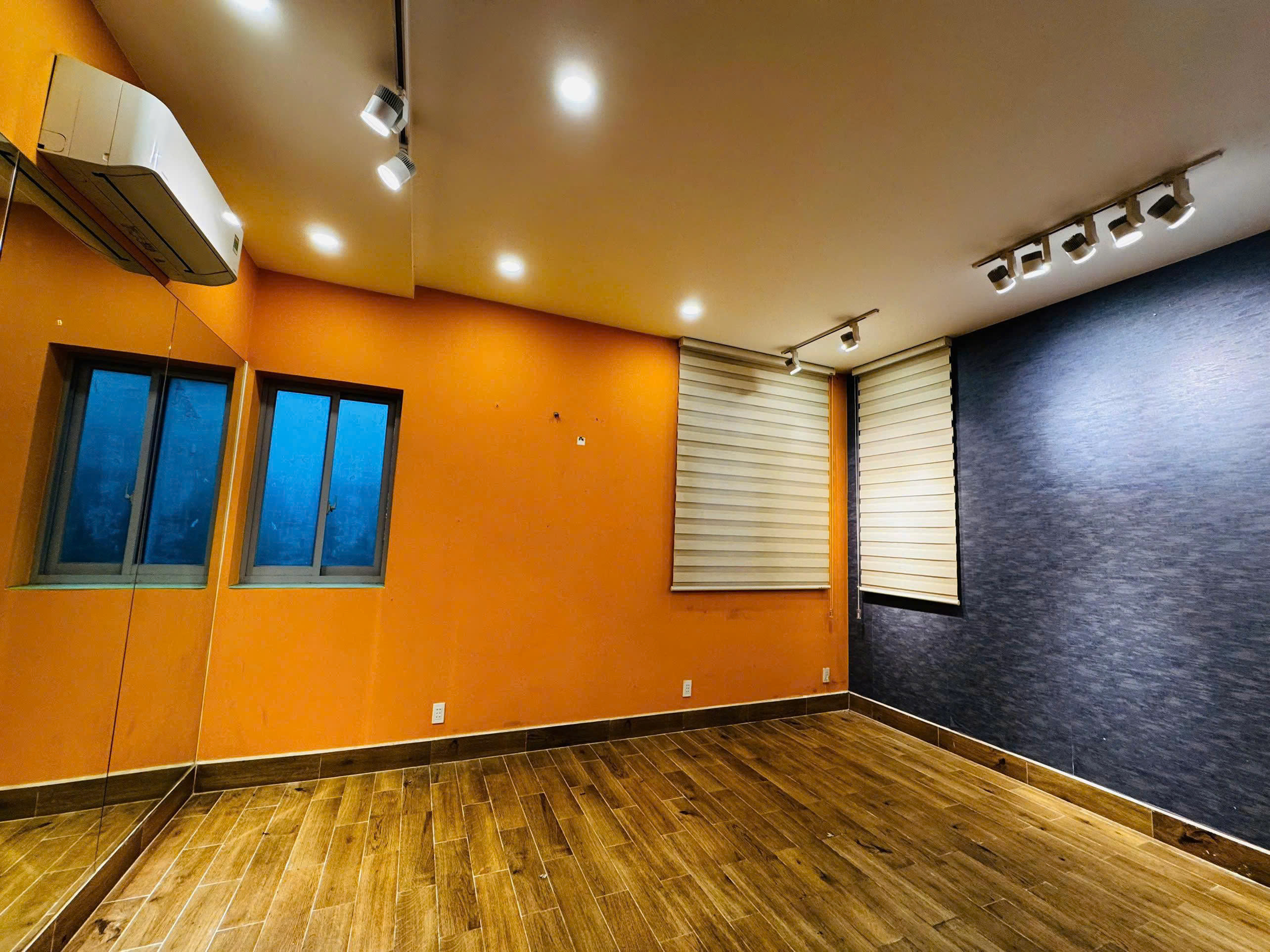 BDS HVL CHO THUÊ RIVIERA COVE Q9 494M2 5PN 5WC GIÁ TỐT