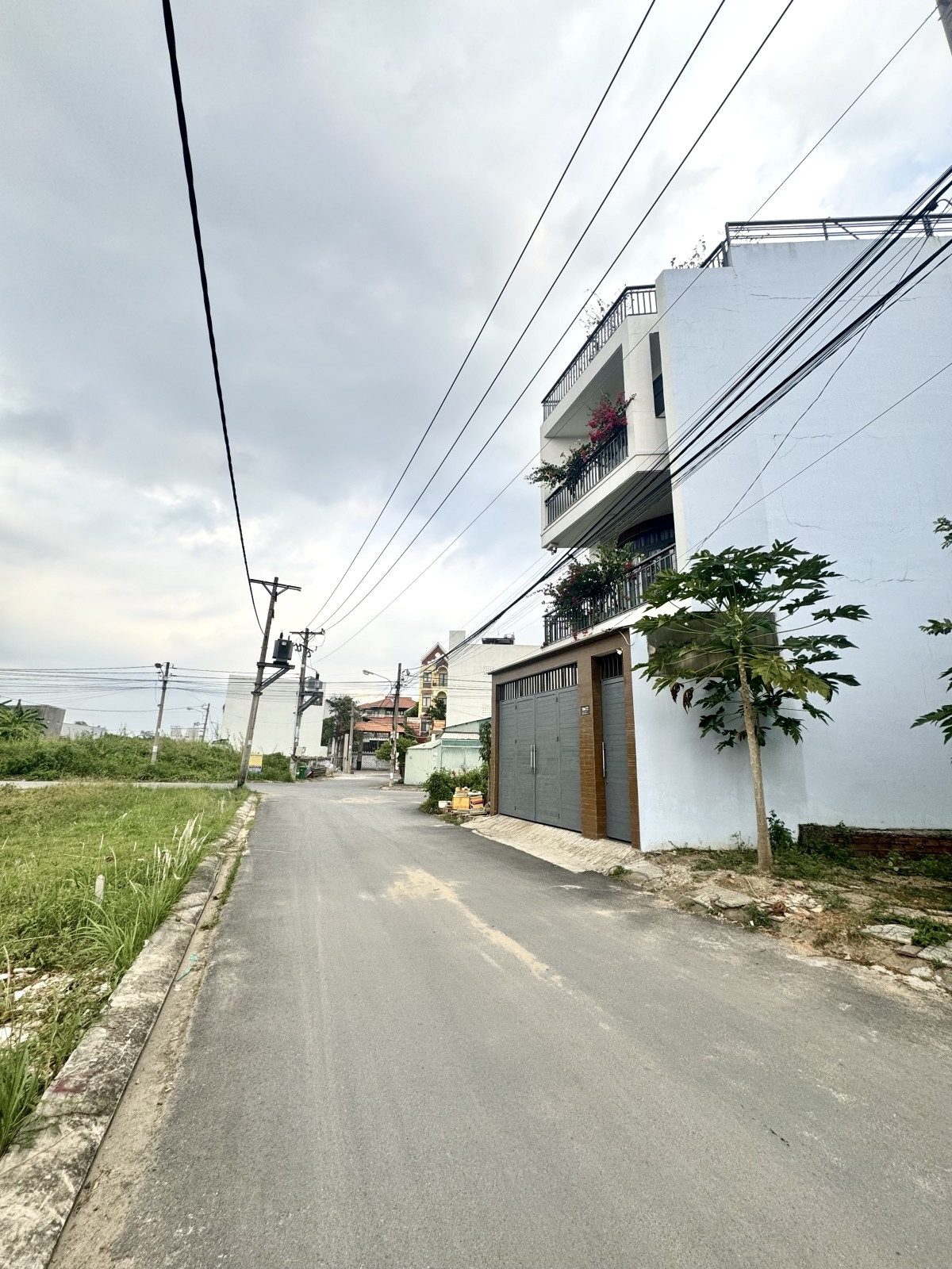 🚗 BÁN NHÀ 4 TẦNG - 81M2(4.7*18), HOÀN CÔNG - 5PN, 5WC, DÒNG TIỀN 18TR/TH - KHÔNG QH -  NHÀ HẺM XE HƠI - SÁT KHU CÔNG NGHỆ CAO - P. PHÚ HỮU, THỦ ĐỨC.(T)