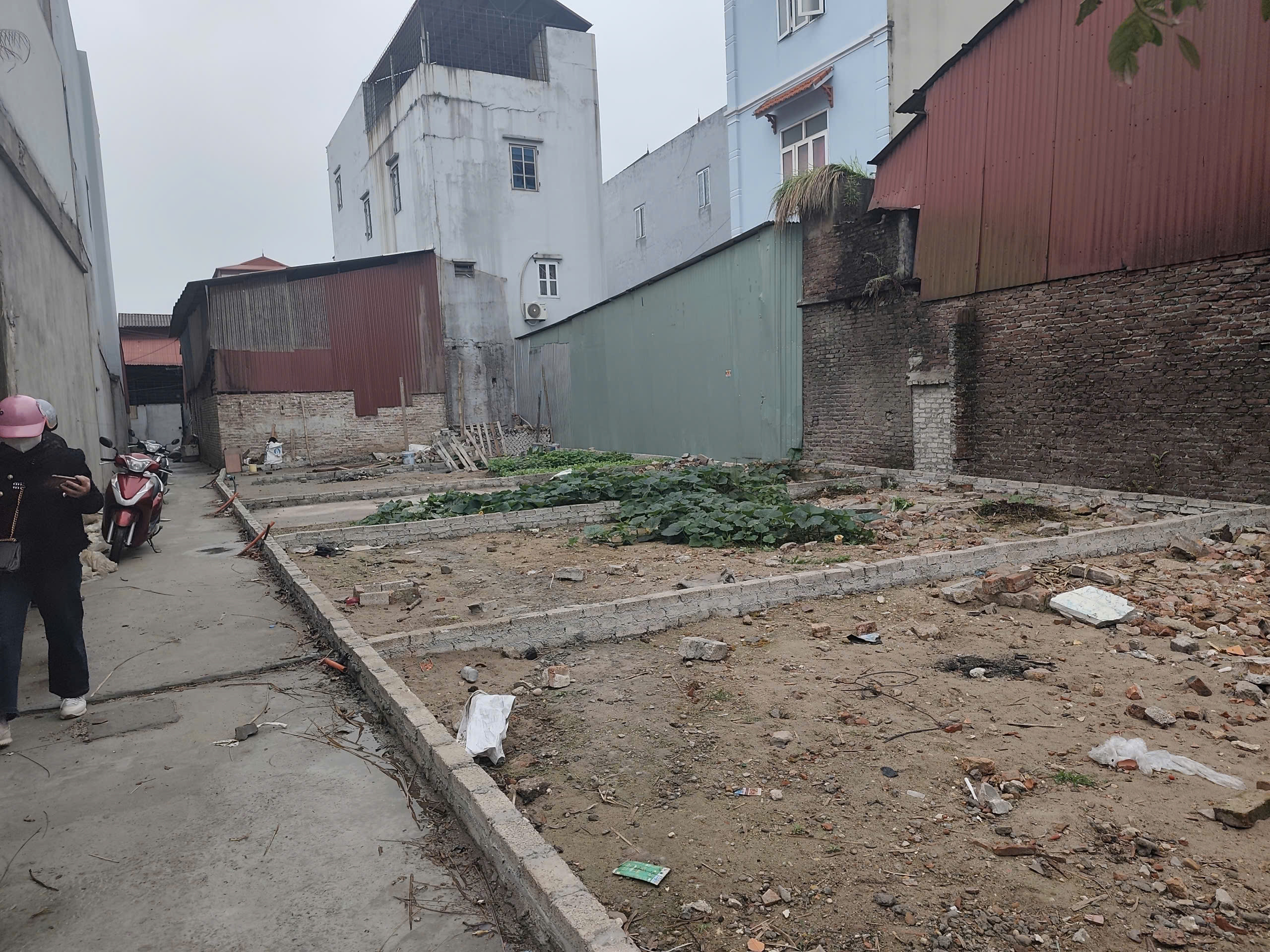 Bán đất Phố Me Phù Khê 42m2 đường thông ô tô giá chỉ hơn 1 tỷ. Lh 0385999322