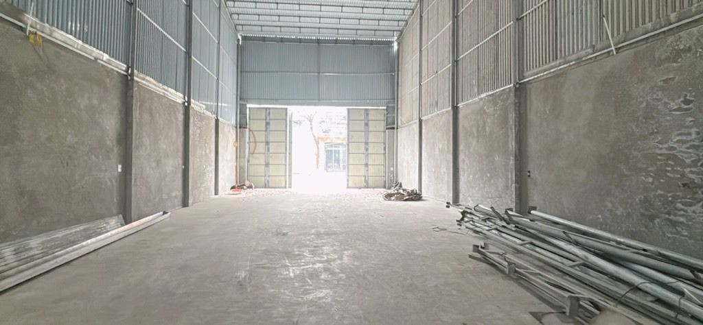 Bán nhà kho xưởng 224m2 full thổ cư ngang 8m giá 15.8 tỷ đã tách 2 sổ tại Phường Phù Khê
