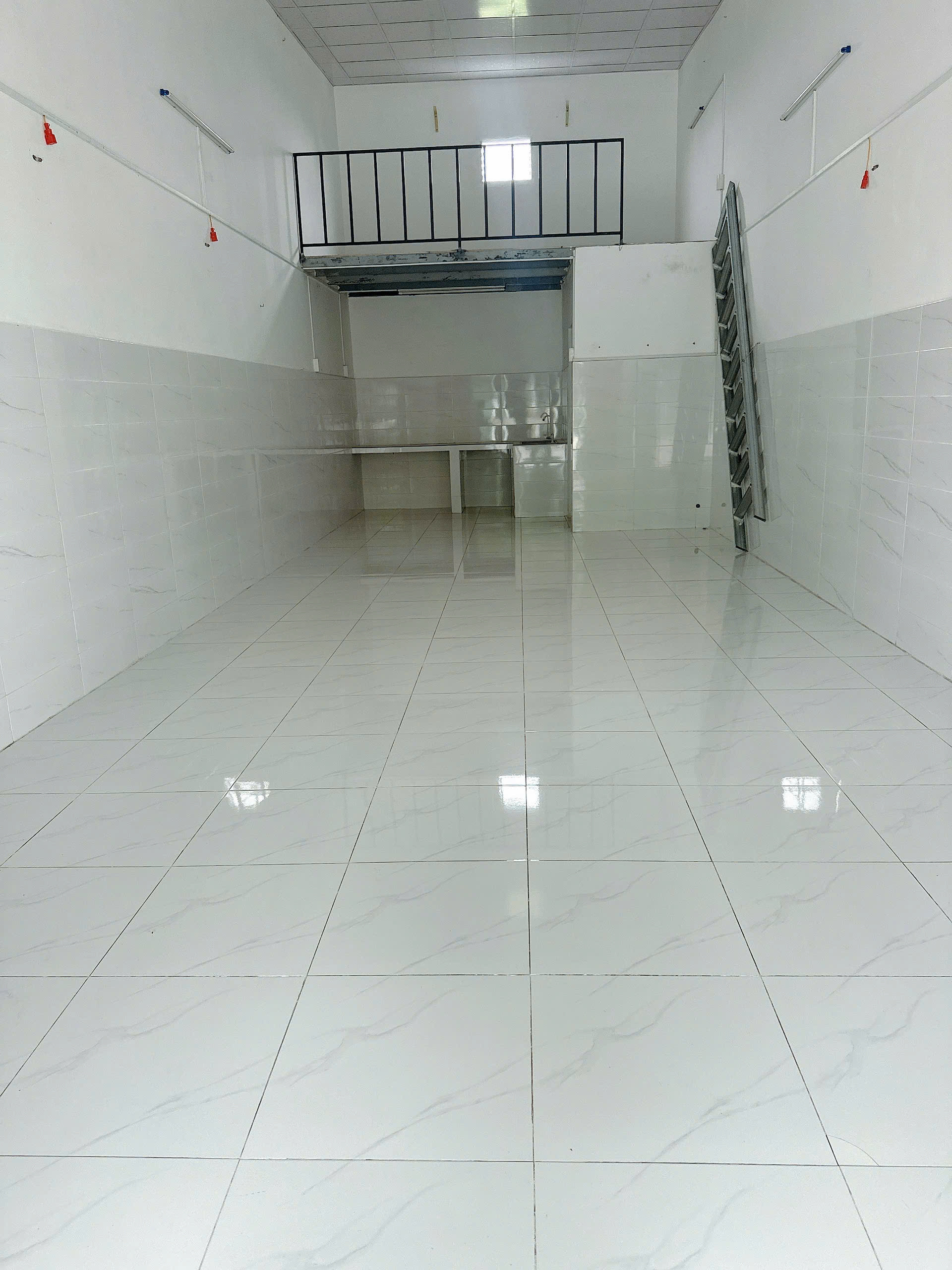 Cho thuê nhà mặt tiền kinh doanh gần ngã tư Tú Điền,TP Bến Tre