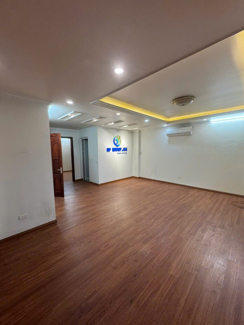 Cho thuê văn phòng tại Khu đô thị Văn Phú, 70 m2 gồm 2 phòng làm việc