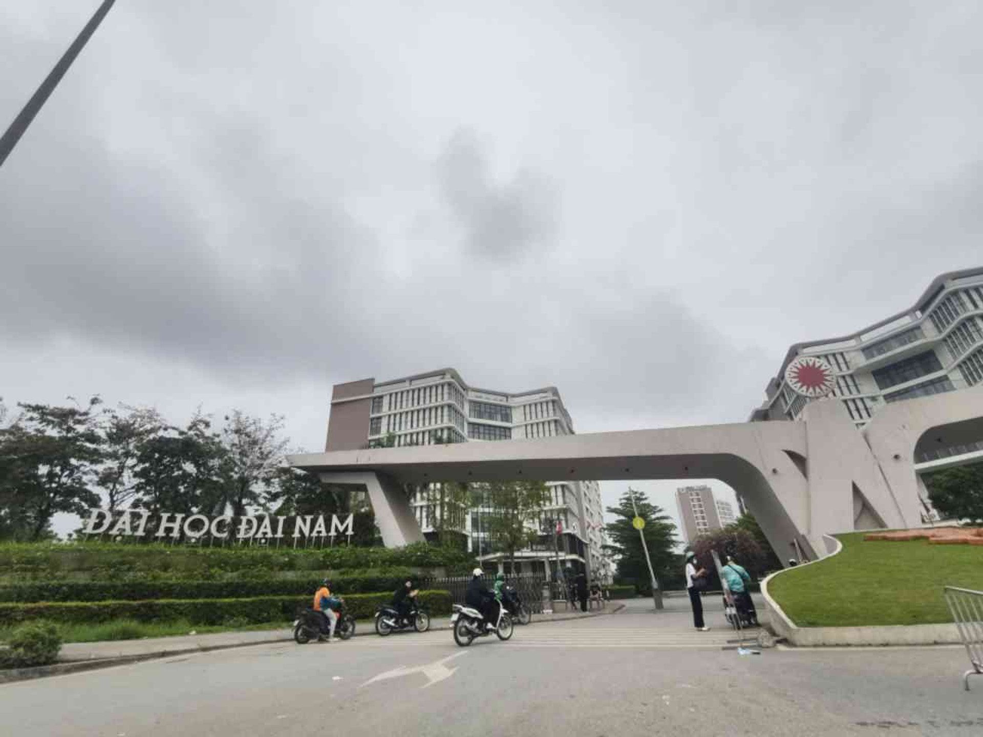 CHỦ C.ẦN TIỀN B.ÁN G. ẤP CĂN  PHÚ LƯƠNG 6 TẦNG  THANG MÁY - 20M RA MẶT ĐƯỜNG Ô TÔ TRÁNH ĐỖ