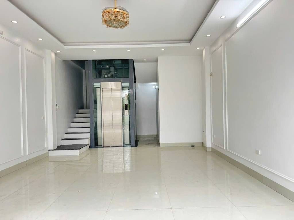 #ĐẤUGIÁ #QUANGLÃM, #PHÚLƯƠNG, #HÀĐÔNG.
Thiết kế 6 tầng thang máy, phân lô oto tránh, gara, full nội thất xịn xò.