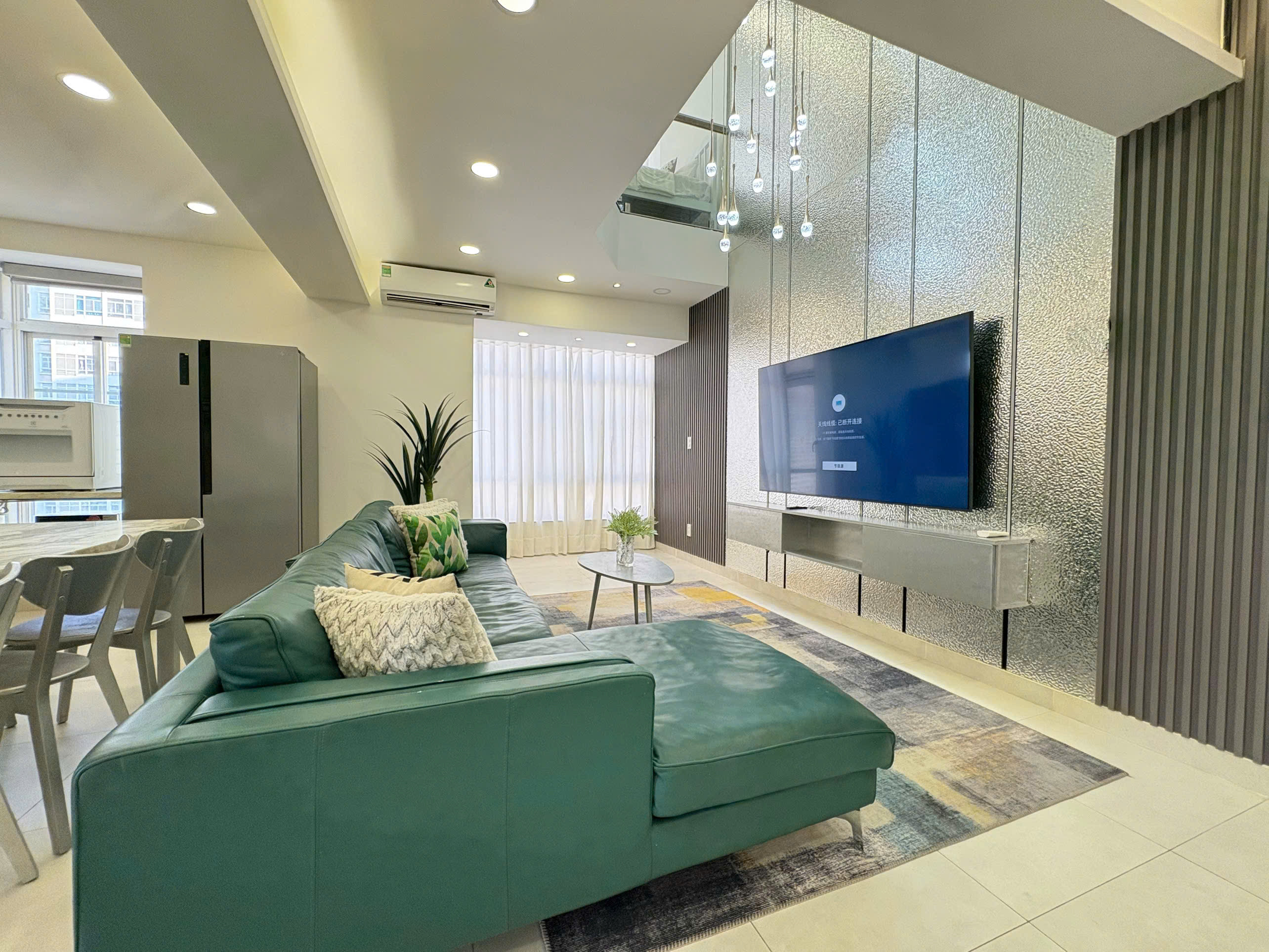 BDS HVL [NC] cho thuê pent 5-6-7 pn 280 m2, căn góc, giá chào 5500 usd thương lượng bao thuế,  lầu 13+14+15, có sân vườn