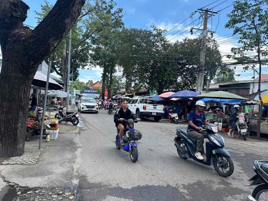Cho thuê mặt bằng trục chính chợ phú mỹ thủ dầu bình dương