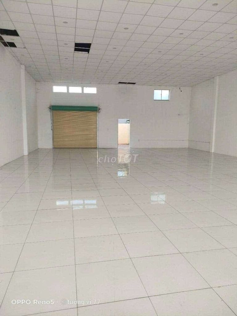mặt tiền Phạm Ngọc Thạch gần 300m