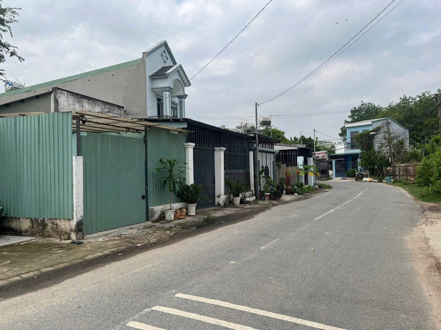 BÁN ĐẤT PHÚ MỸ MẶT TIỀN DX008 SÁT BÊN TRƯỜNG LÁI giá (💰3,65tỷ còn bớt)
Gần trung tâm thành phố mới,gần huỳnh văn luỹ,dx 02