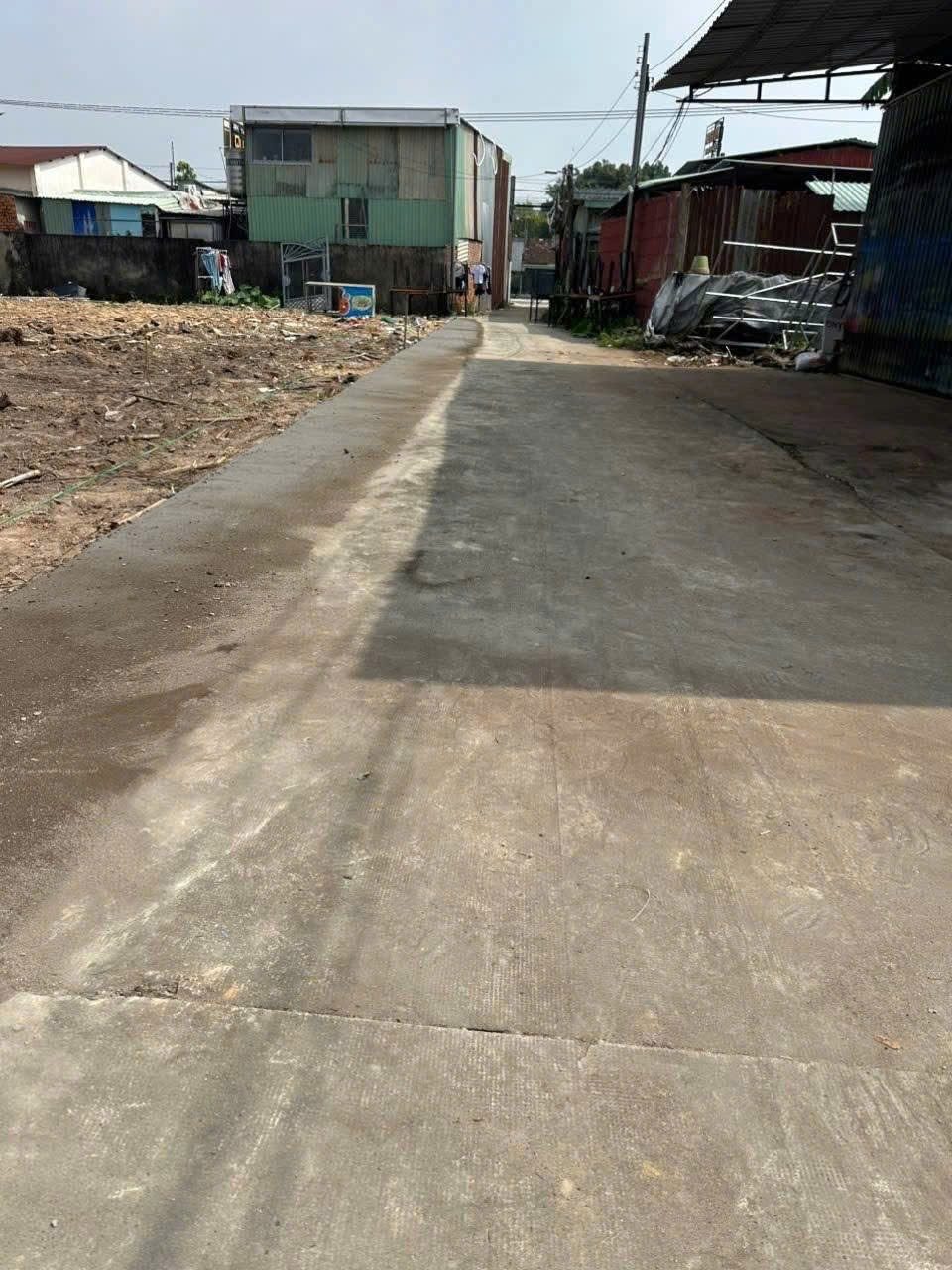 Đất Phú Mỹ 1/ cách Huỳnh Văn Lũy chỉ 30m
👉 DT: 5x23 TC 60m ( có 3 lô liền kề)