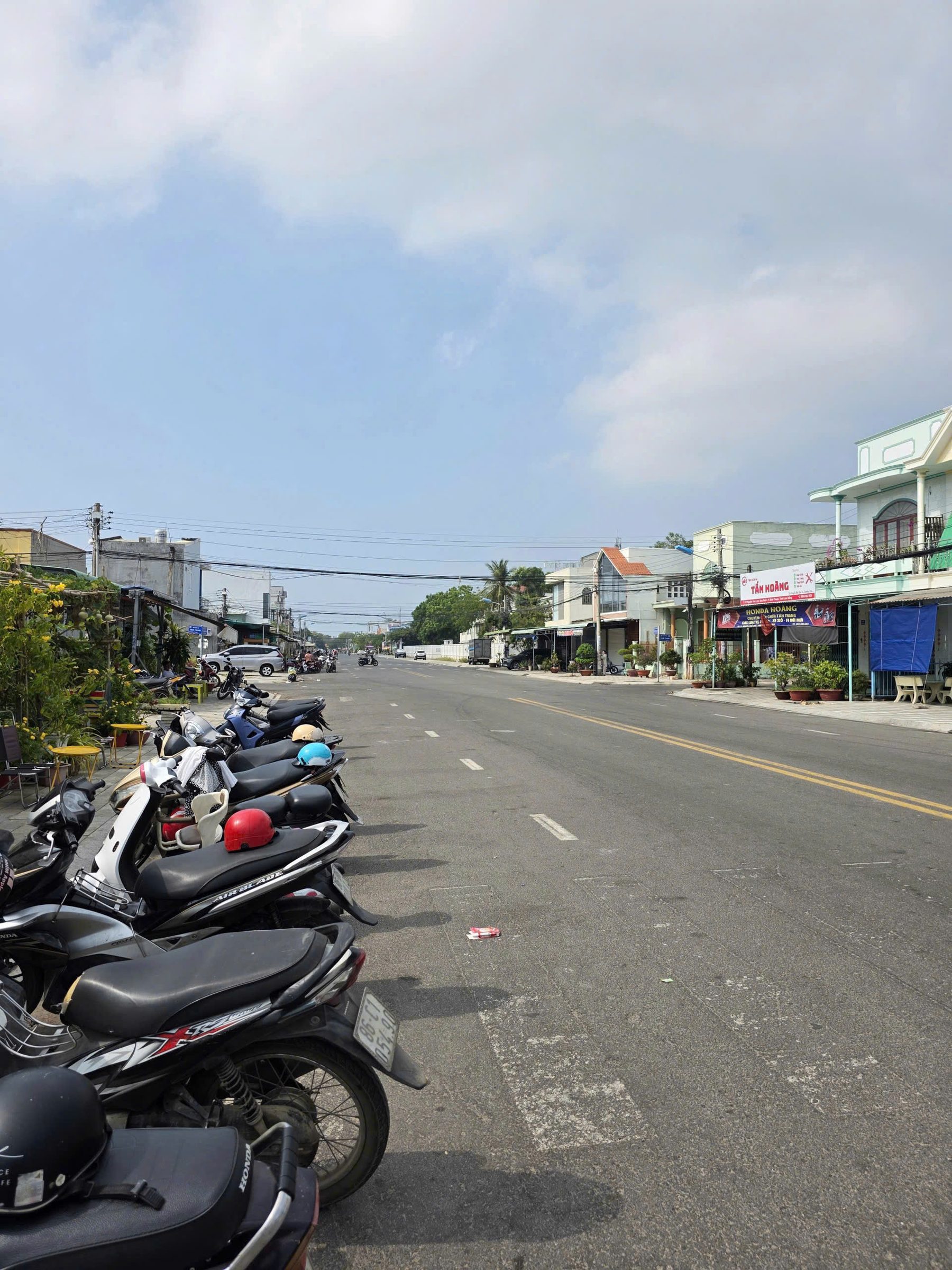 Bán nhà 2 mặt tiền trung tâm Phan Thiết đường Nguyễn Văn Linh NGAY CẦU VĂN THÁNH