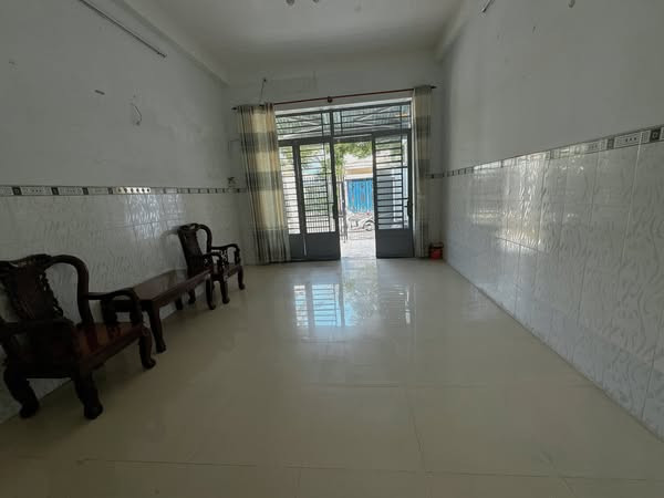 Cho thuê nhà 1 trệt 2 lầu có 4 phòng ngủ khu dân cư Chợ Chùa
