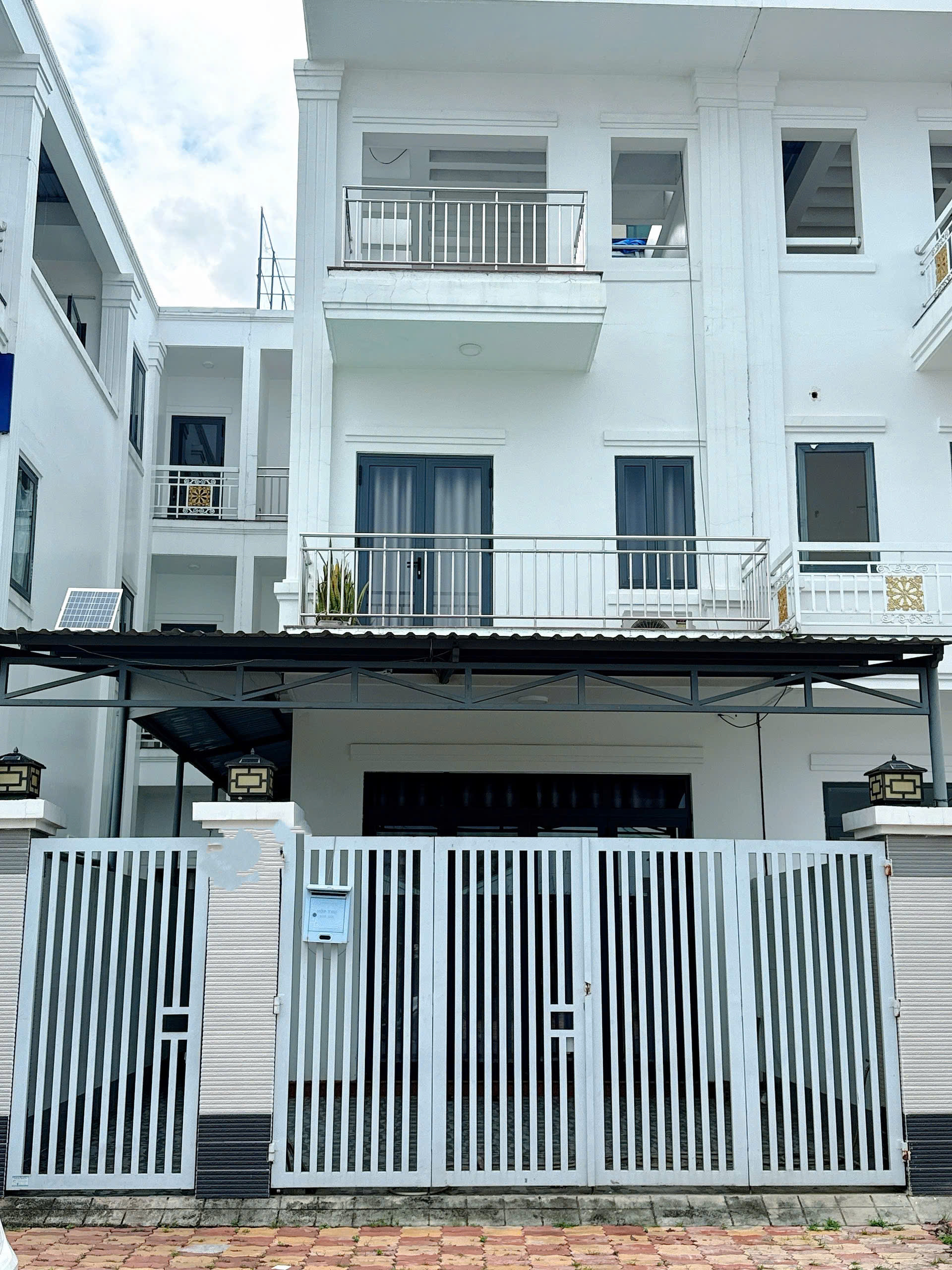 Cho thuê nhà 1 trệt 2 lầu khu đô thị Hưng Phú 12 triệu