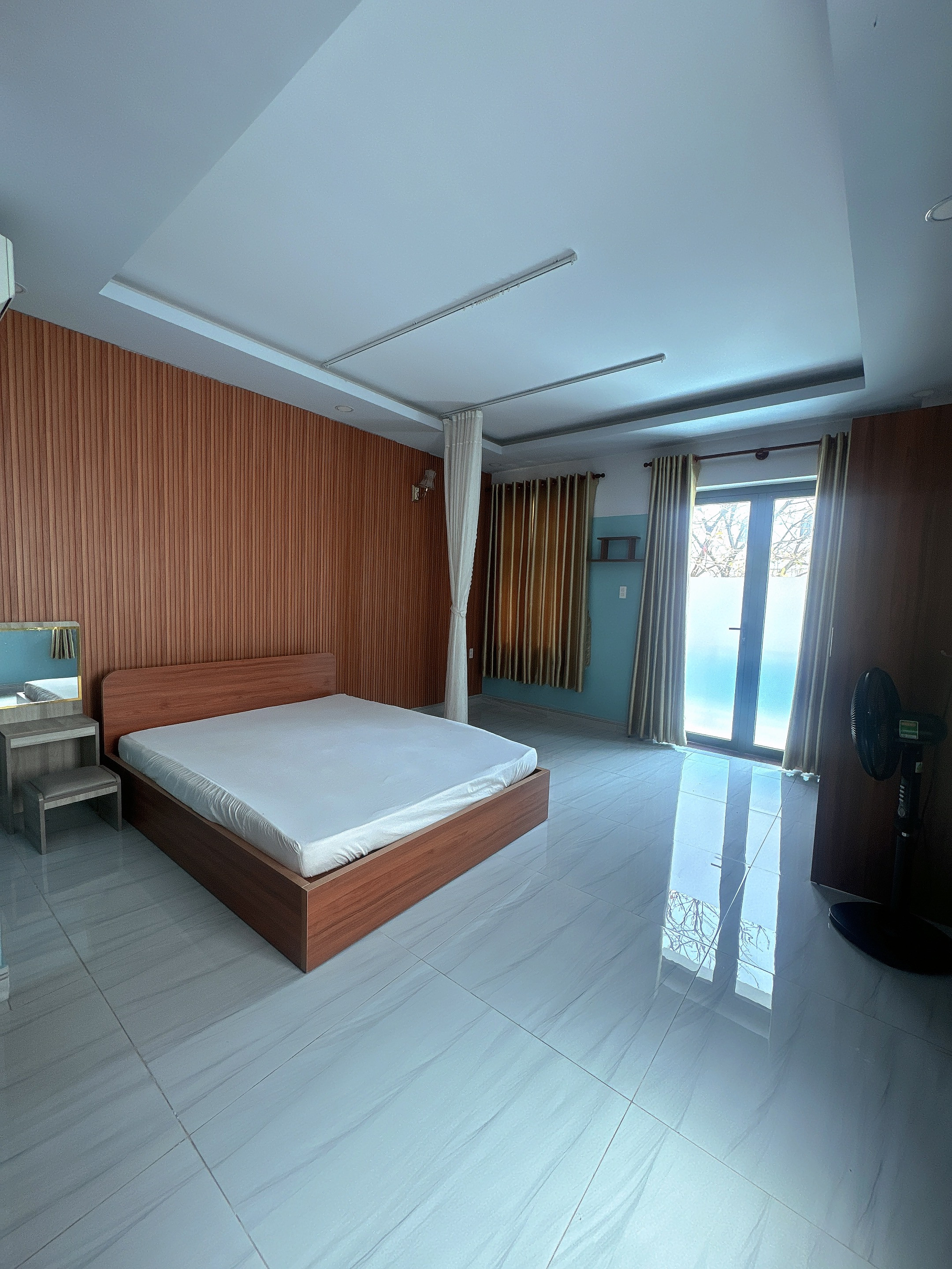 Bán nhà 1 trệt 2 lầu đầy đủ nội thất đang chờ nhận sổ hồng