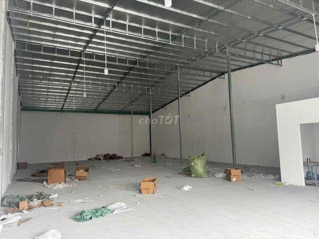 Cho thuê kho 428m2 cạnh Thành phố Mới, Bình Dương - Diện tích : 14x30