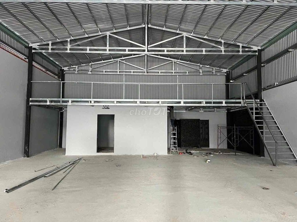 Xưởng mới xây gần Thành Phố Mới, Dt 13,4x30m (có văn phòng,gác)