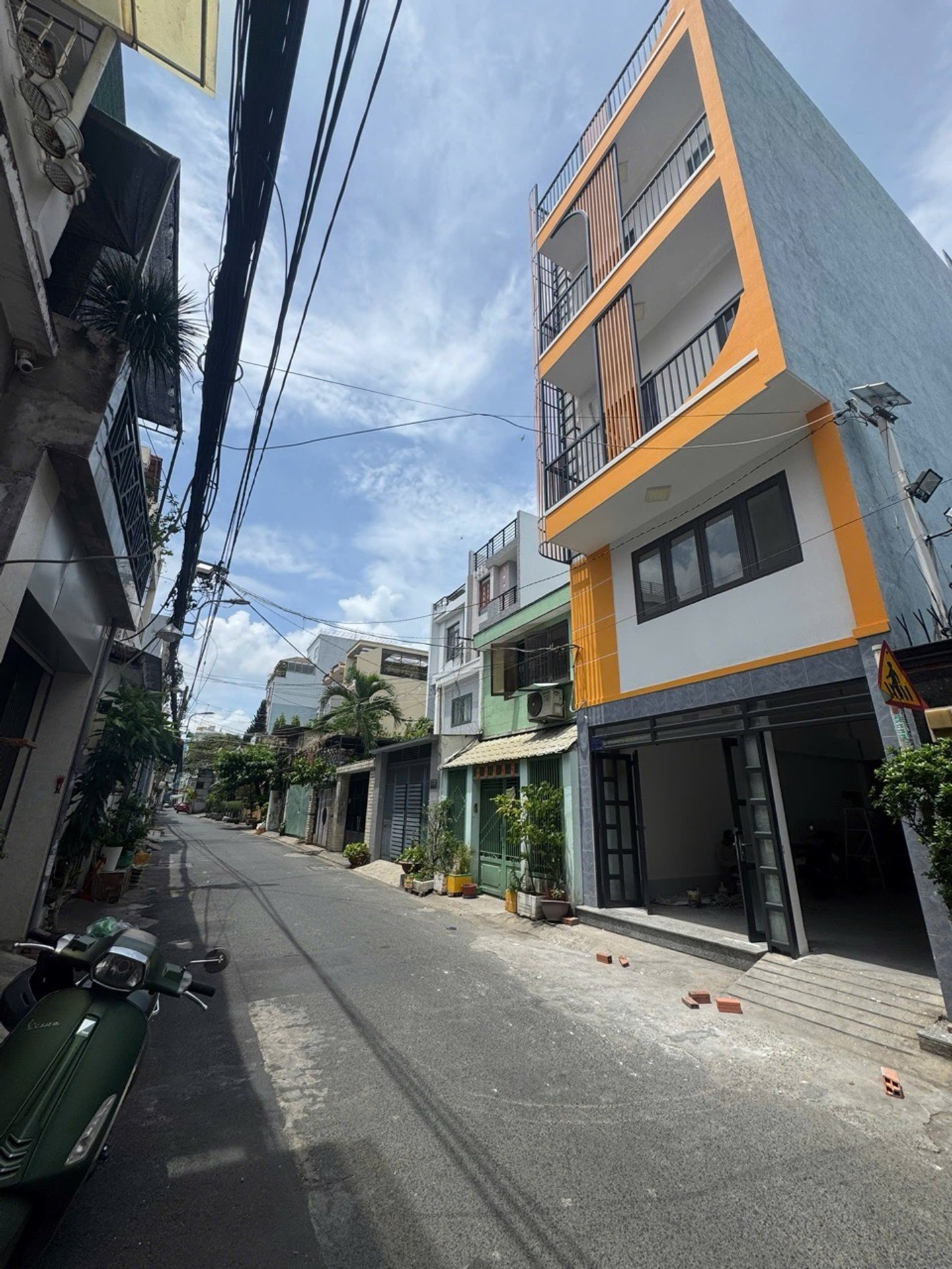 + Cách 500m ra trường Đại học Văn Hiến - Đ. Âu Cơ
+ Cách 1km ra Aeon Tân Phú.
+ Cách 5km ra sân bay Tân Sơn Nhất - ga T3.