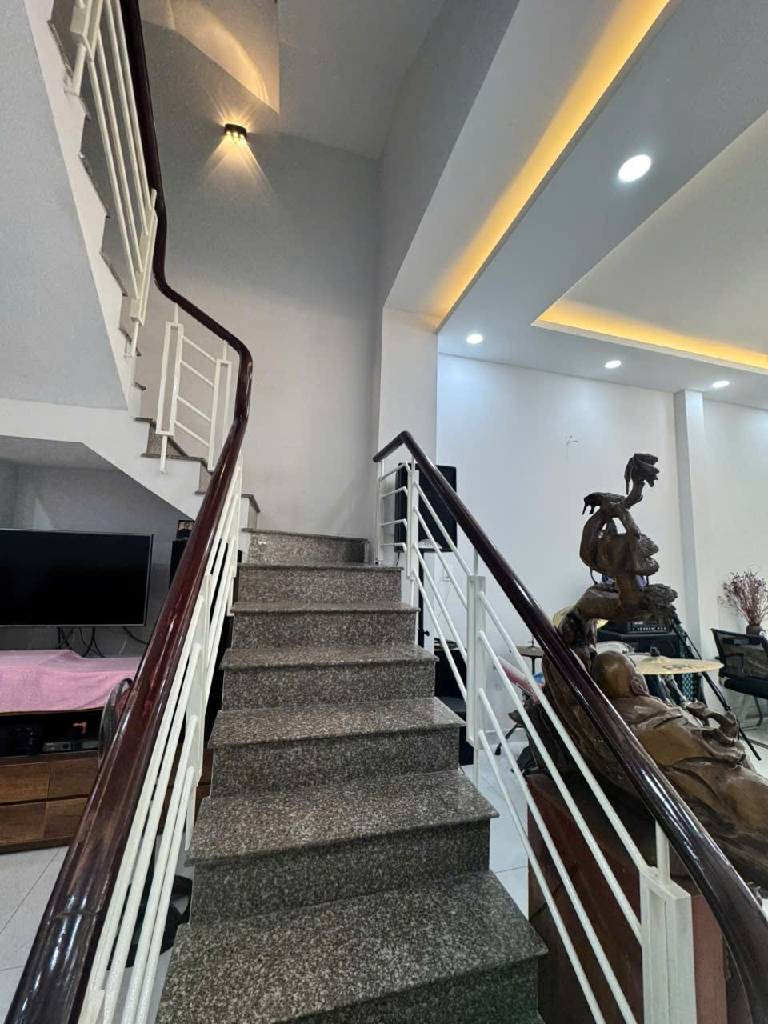 MTKD - 4 Tầng, Đường 15m , giá 11.8 tỷ Phường Phú Thạnh , Tân Phú