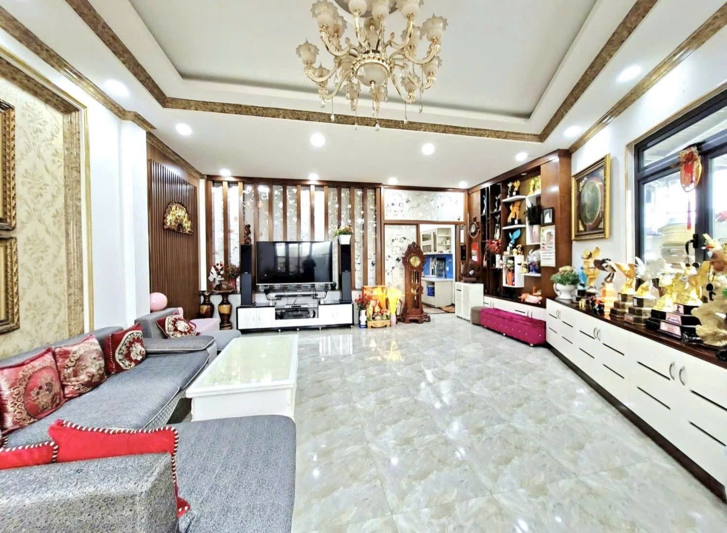 VILLA MỚI ĐẸP 4 TẦNG XỊN XÒ - FULL NỘI THẤT - 10PHÒNG KHÉP KÍN - HẺM NHỰA 8M -160M2 NGANG BỀ THẾ 7M - VỊ TRÍ VIP KHU CAO TẦNG ĐỒNG BỘ - GIÁP Q11 (A88) - DÁ 15.T

📞 Liên hệ xem ngay: 0902 106 911