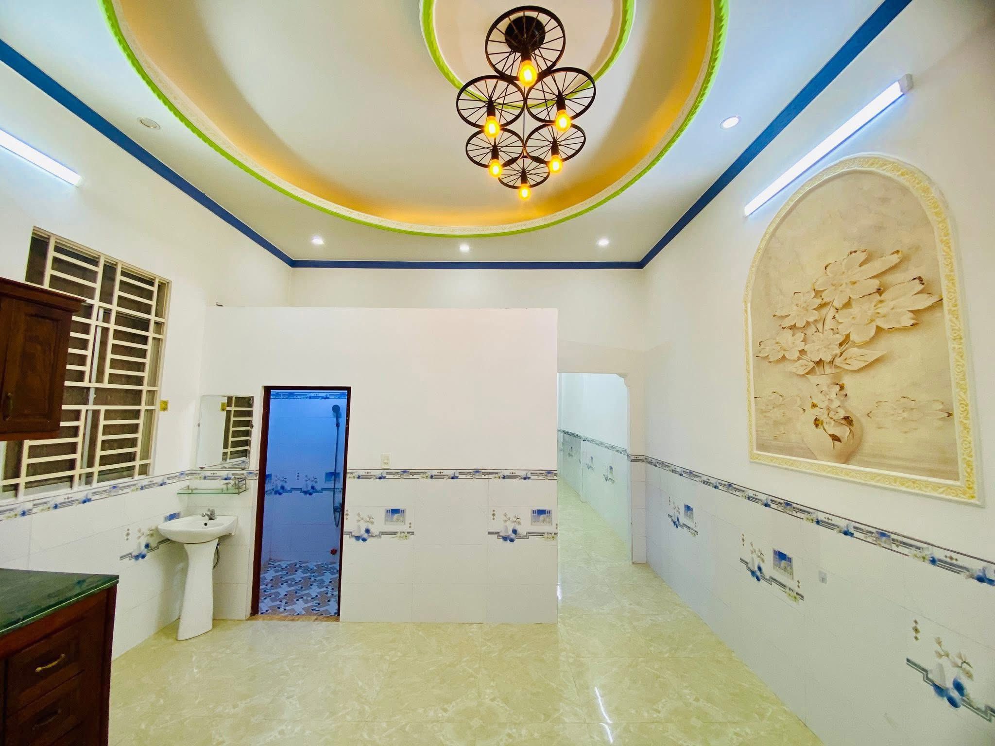 🌼 NHÀ TRỆT GIÁ RẺ ĐƯỜNG B2 KDC PHÚ AN - CẦN THƠ 🌼  📐Diện tích: 4.5 x 20 = 90m2| Hướng: Đông Nam| Nhà có: 2 phòng ngủ - toilet - bếp - phòng khách|
💰Gi.á: 3 tỷ (thương lượng)
📲 Liên hệ: 0939-260018 Trịnh Huy
📌 Tiktok: www.tiktok.com/@huyhomee_cantho