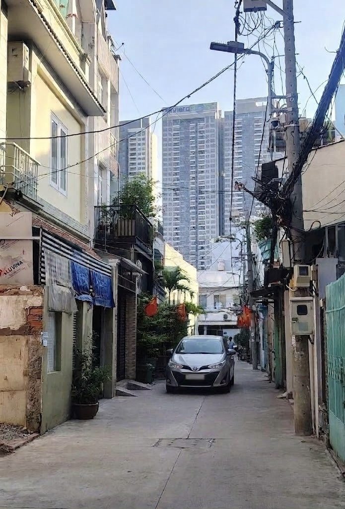 Dòng tiền 200tr/năm; ô tô đậu cửa; nhà 4 tầng cách Phú Mỹ Hưng 500m; 60m2 4PN